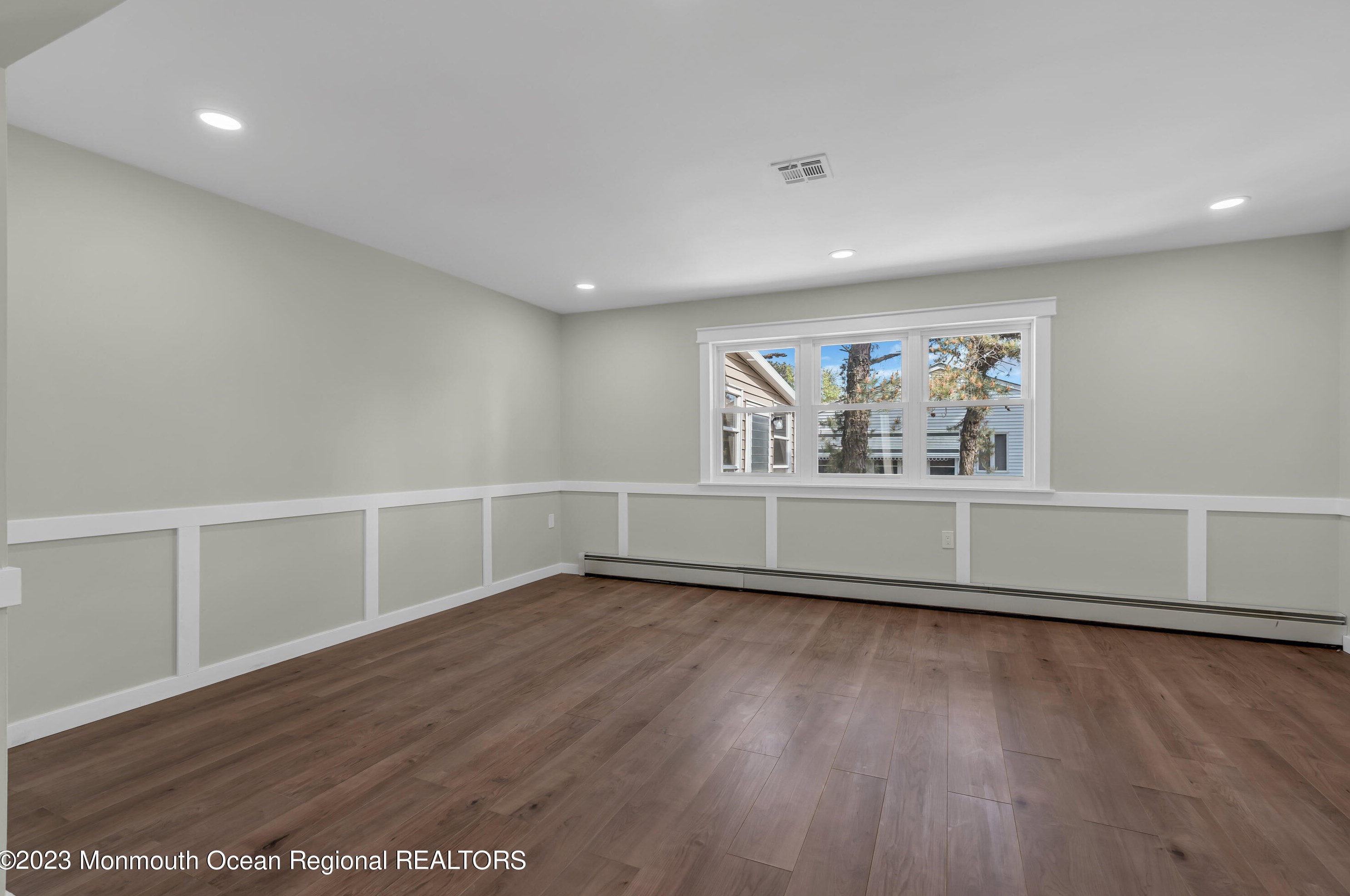 16 Wakan Ct, Toms River NJ  08757-6245 exterior