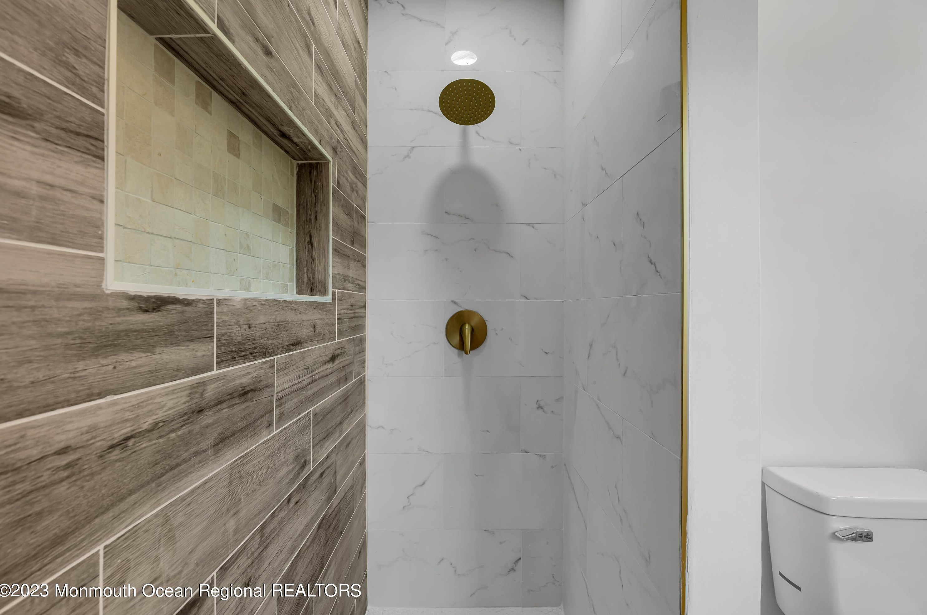 16 Wakan Ct, Toms River NJ  08757-6245 exterior