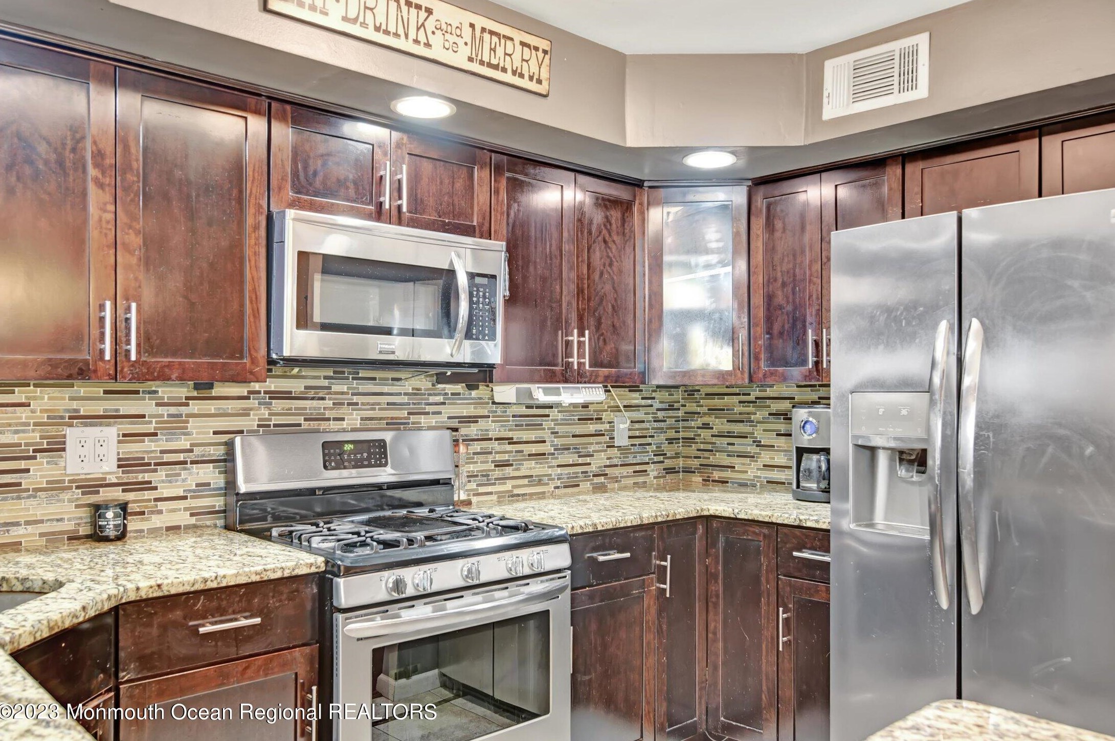 231 Grant Ave, Pompton Lakes NJ  07442-1100 exterior