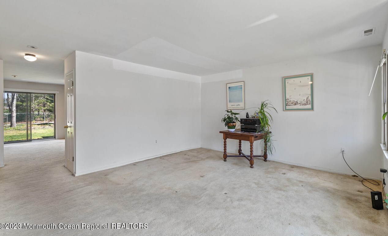 131 Westchester Dr, Tuckerton NJ  08087-3015 exterior