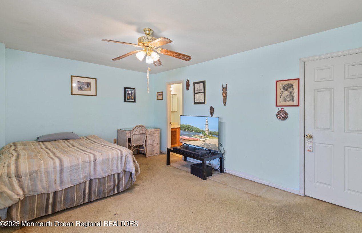 131 Westchester Dr, Tuckerton NJ  08087-3015 exterior