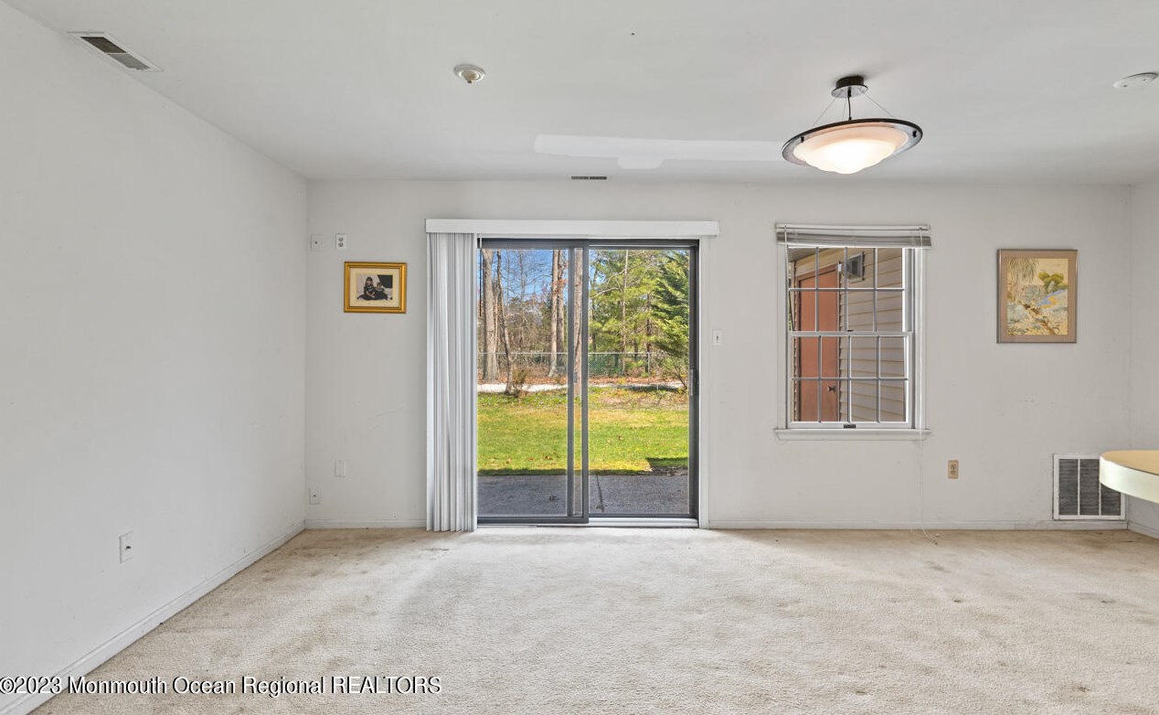 131 Westchester Dr, Tuckerton NJ  08087-3015 exterior