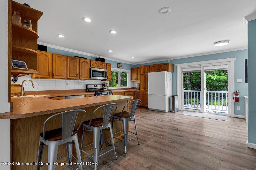 202 Lakewood Rd, Wall Township NJ  07753-5704 exterior