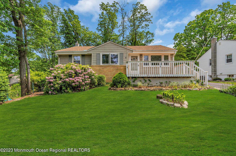 202 Lakewood Rd, Wall Township NJ  07753-5704 exterior