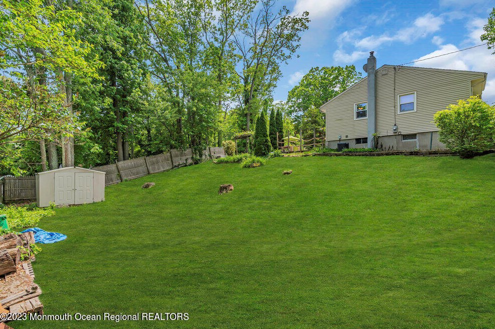 202 Lakewood Rd, Wall Township NJ  07753-5704 exterior