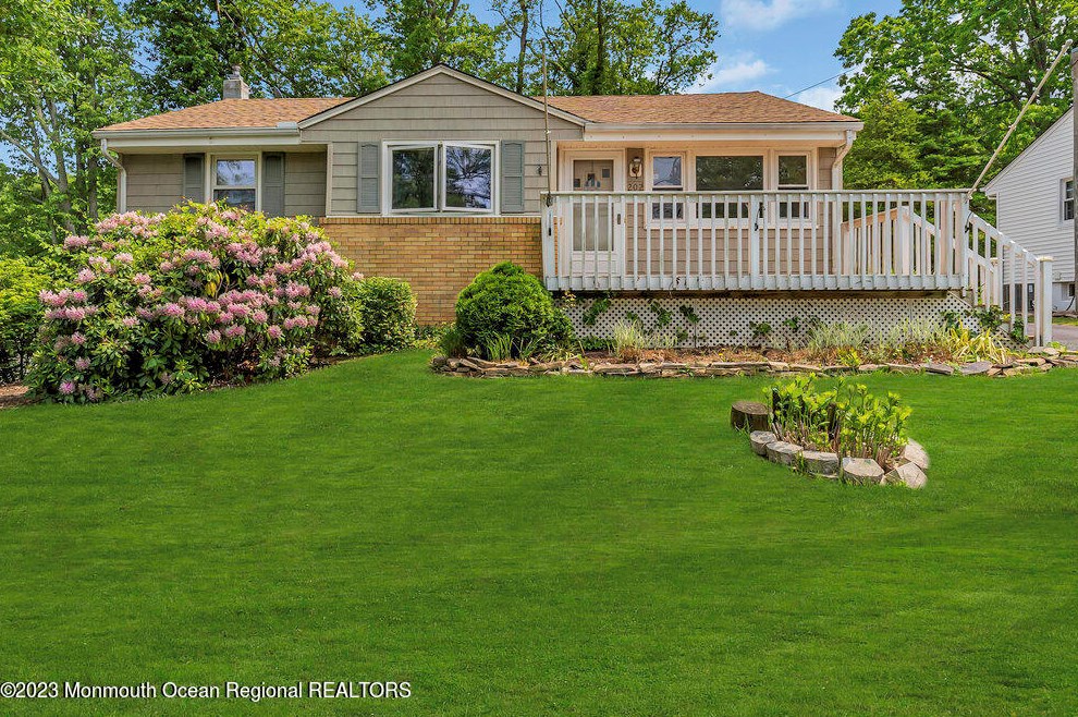 202 Lakewood Rd, Wall Township NJ  07753-5704 exterior