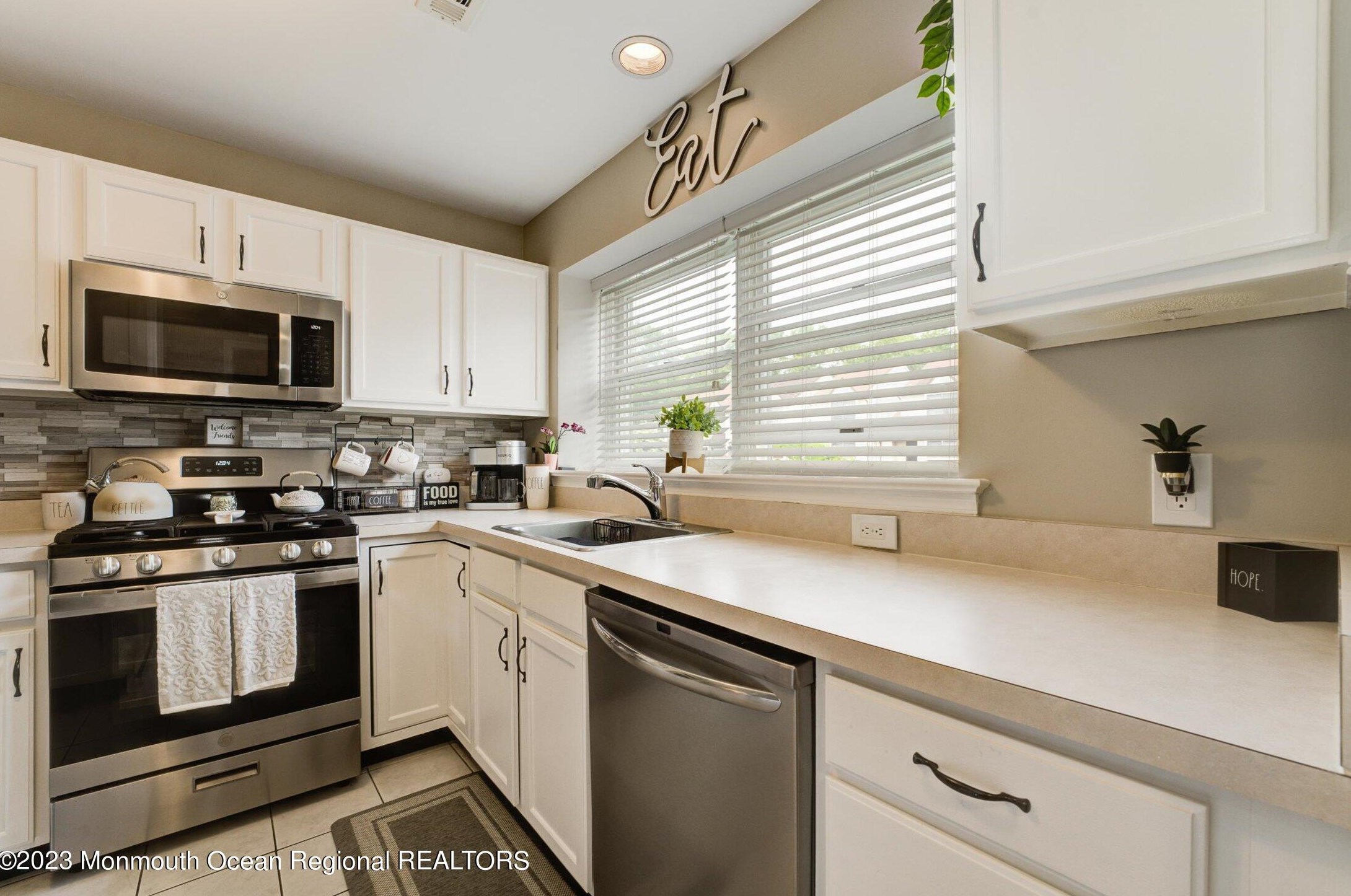 144 Westchester Dr, Tuckerton NJ  08087-3016 exterior