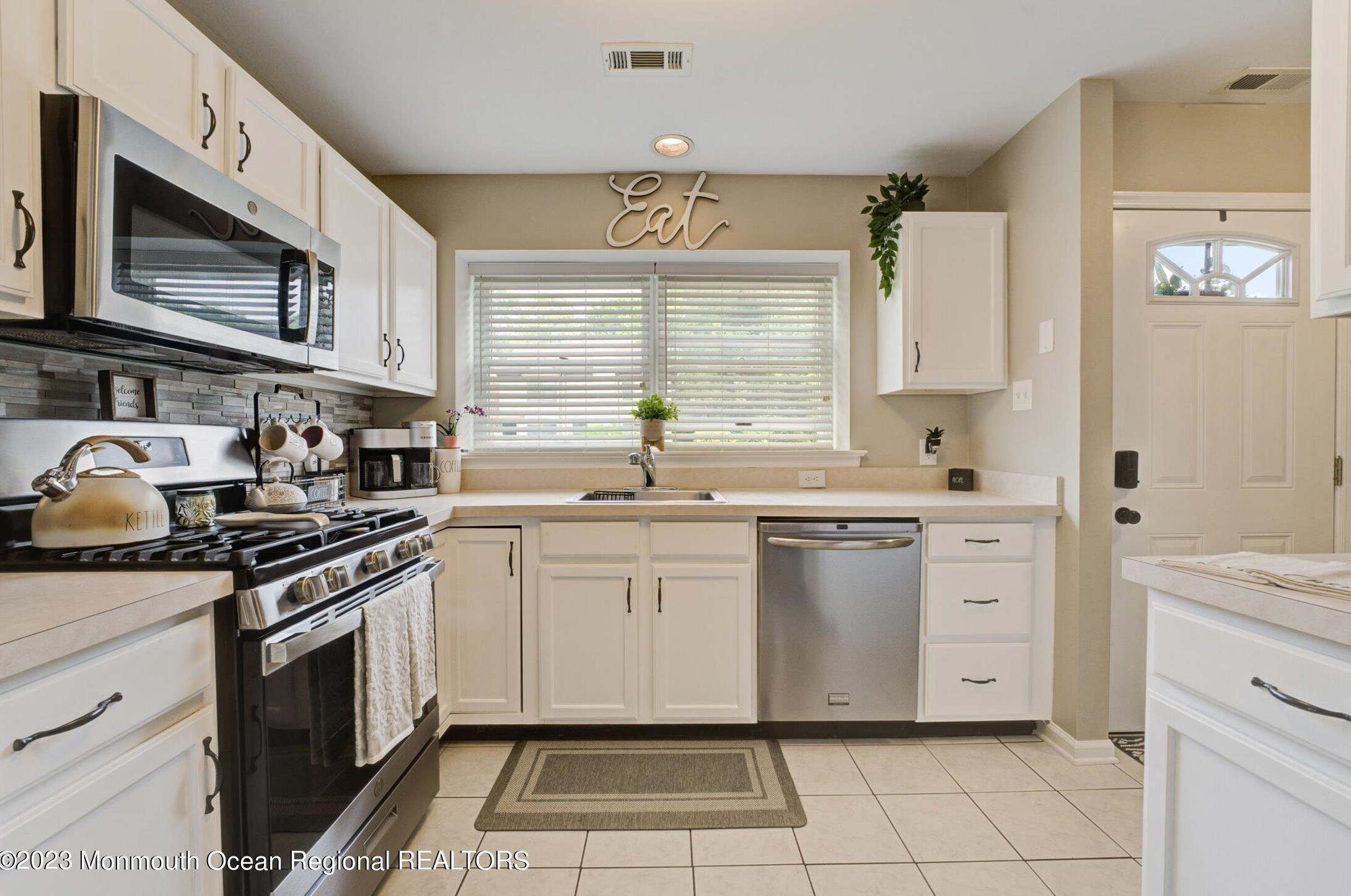144 Westchester Dr, Tuckerton NJ  08087-3016 exterior
