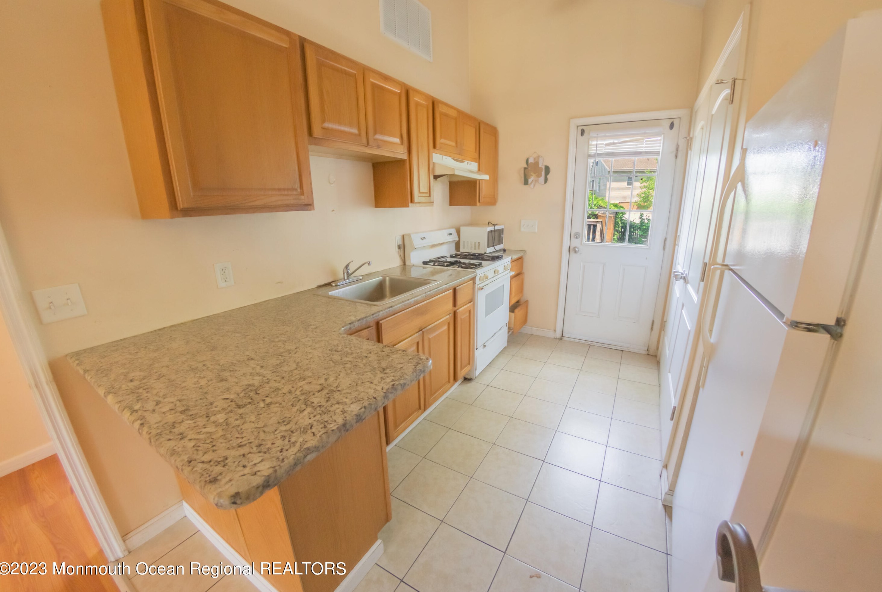 34 Myrtle Ave, Ideal Beach NJ  07734-1546 exterior