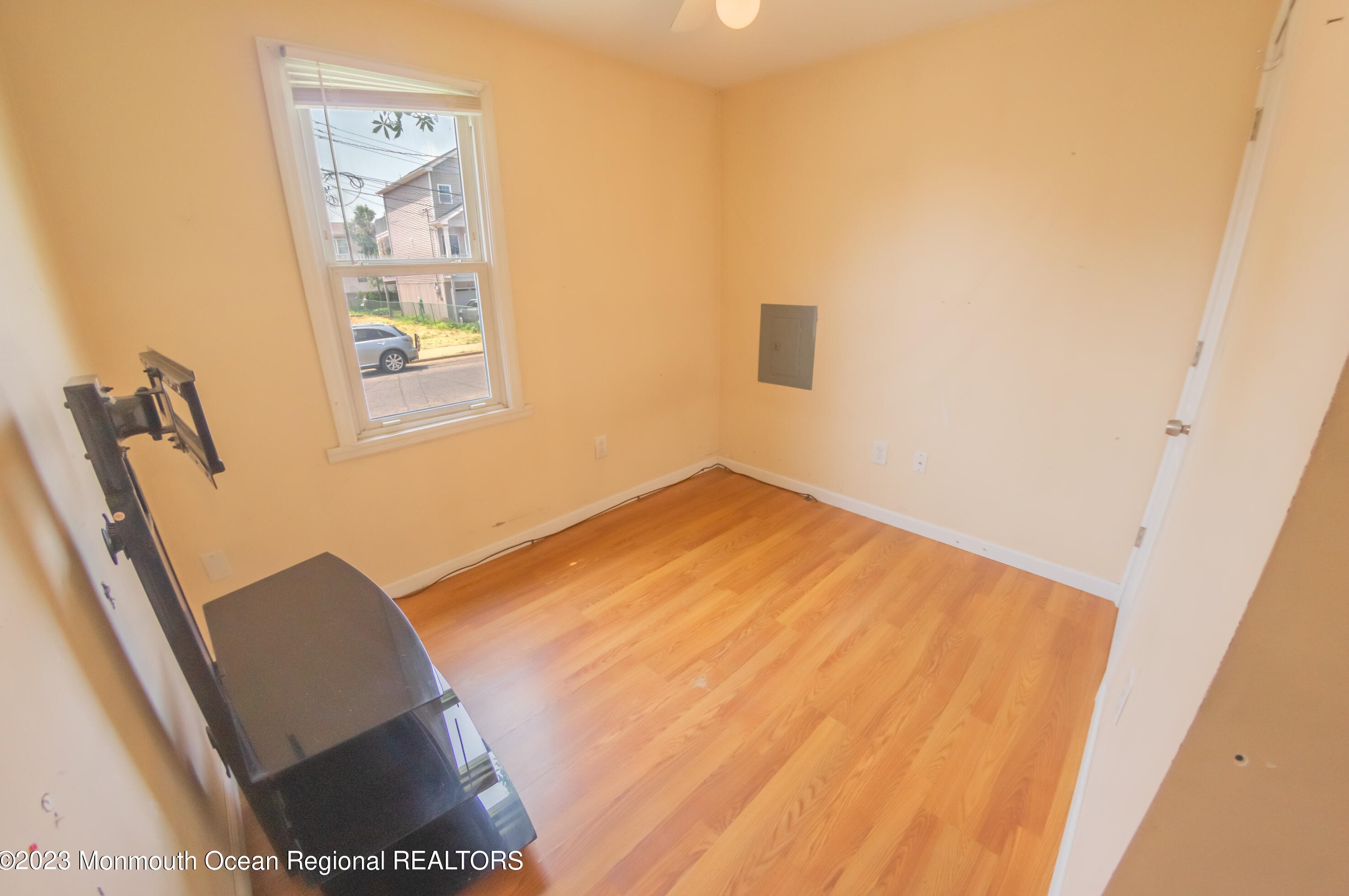34 Myrtle Ave, Ideal Beach NJ  07734-1546 exterior