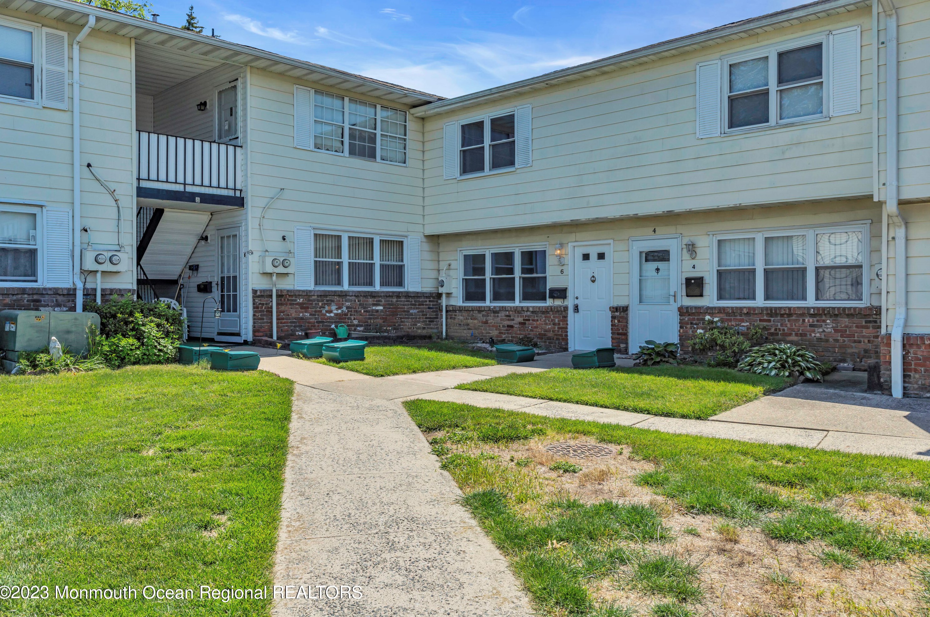 6 Connecticut Ct, Matawan NJ  07747-3603 exterior