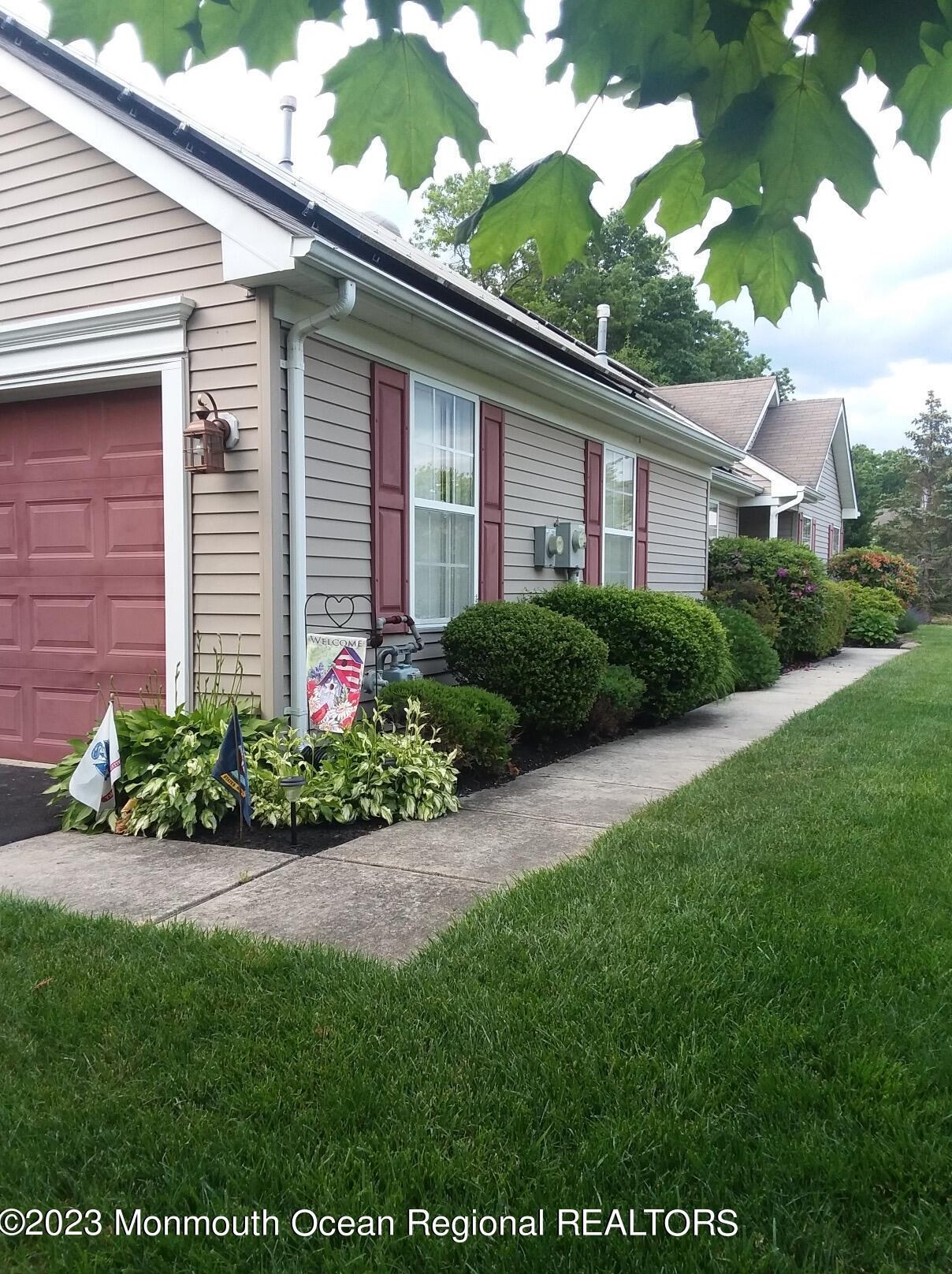 86 Rosewood Dr, Lakewood, NJ 08701