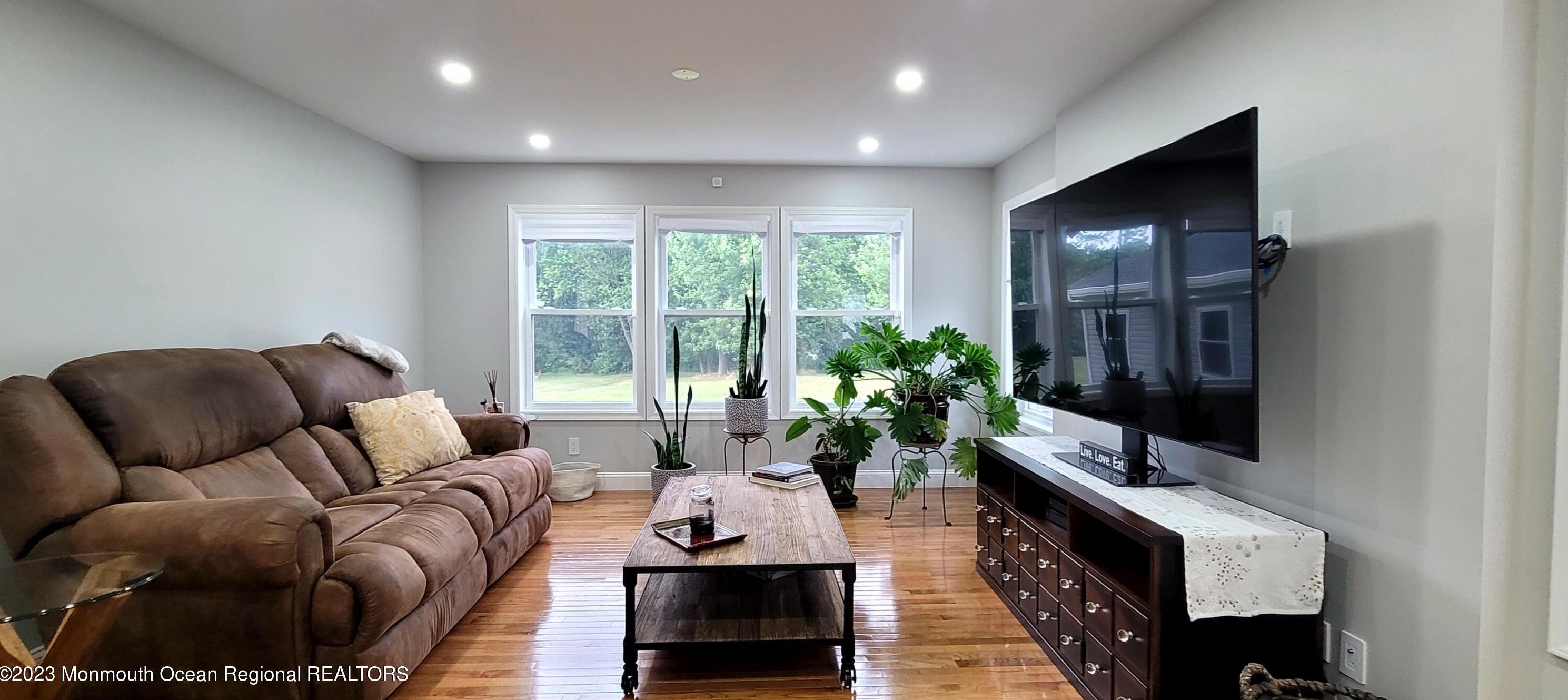 44 Amboy Rd, Matawan NJ  07747-6814 exterior