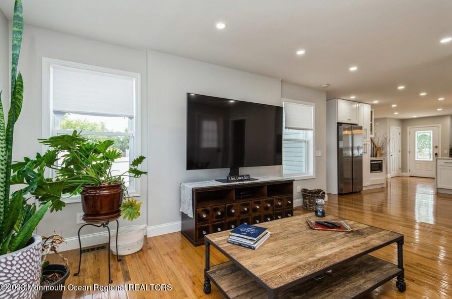 44 Amboy Rd, Matawan NJ  07747-6814 exterior