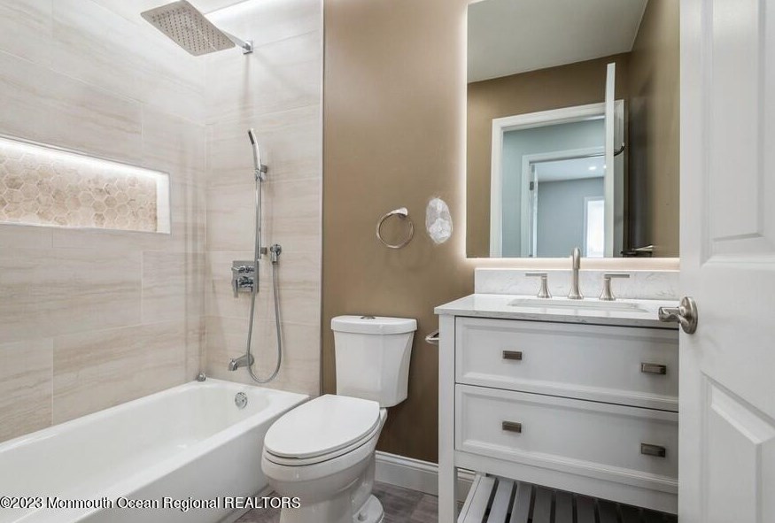 44 Amboy Rd, Matawan NJ  07747-6814 exterior