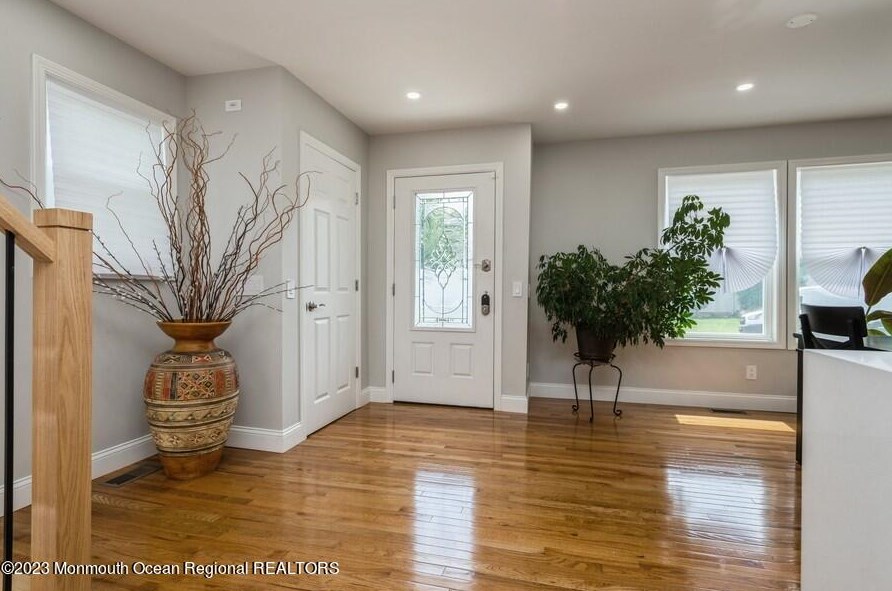 44 Amboy Rd, Matawan NJ  07747-6814 exterior