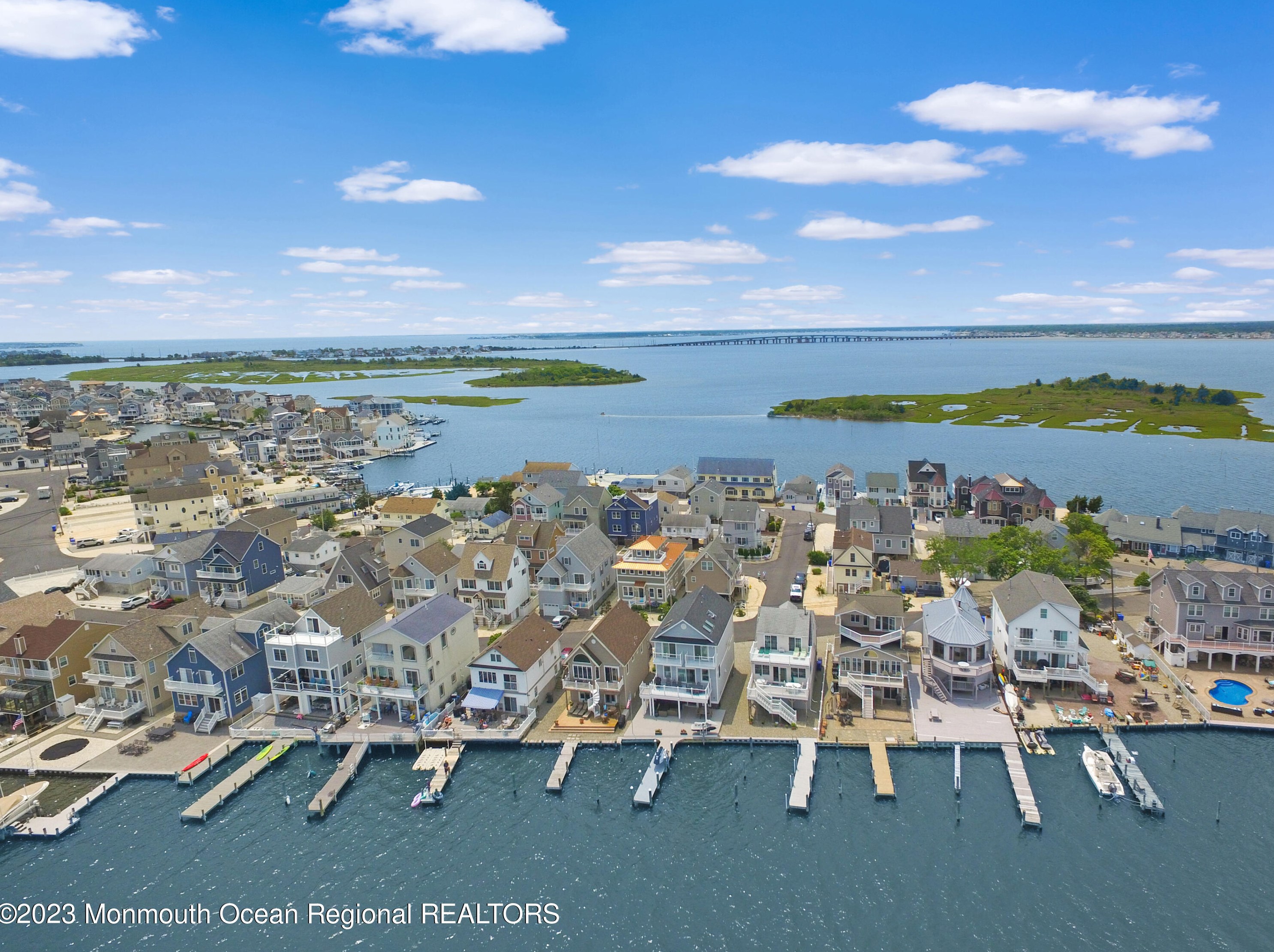 24 Harborside Dr E, Pelican Island, NJ 08751