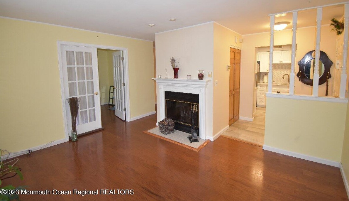 1304 Wellington Pl, Matawan NJ  07747-1934 exterior