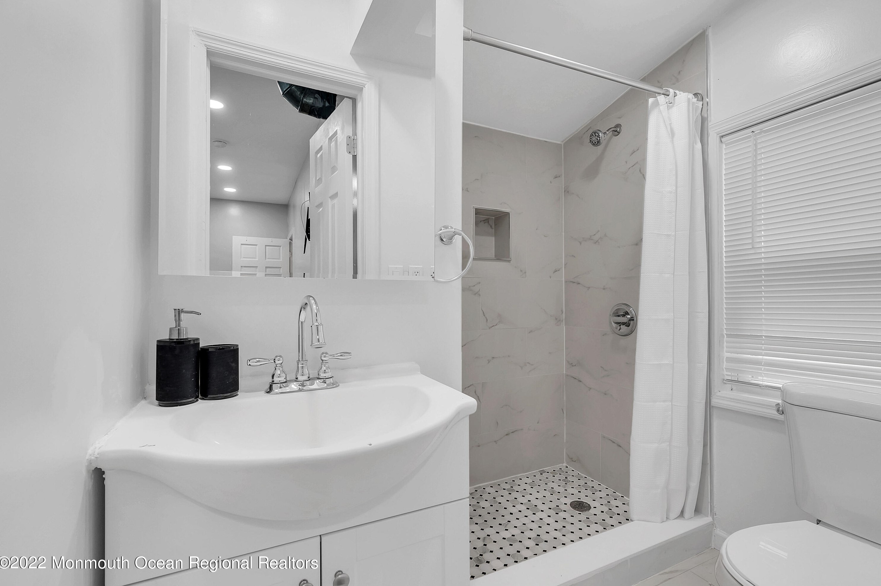 370 Park Ave, Oakhurst NJ  07755-1245 exterior