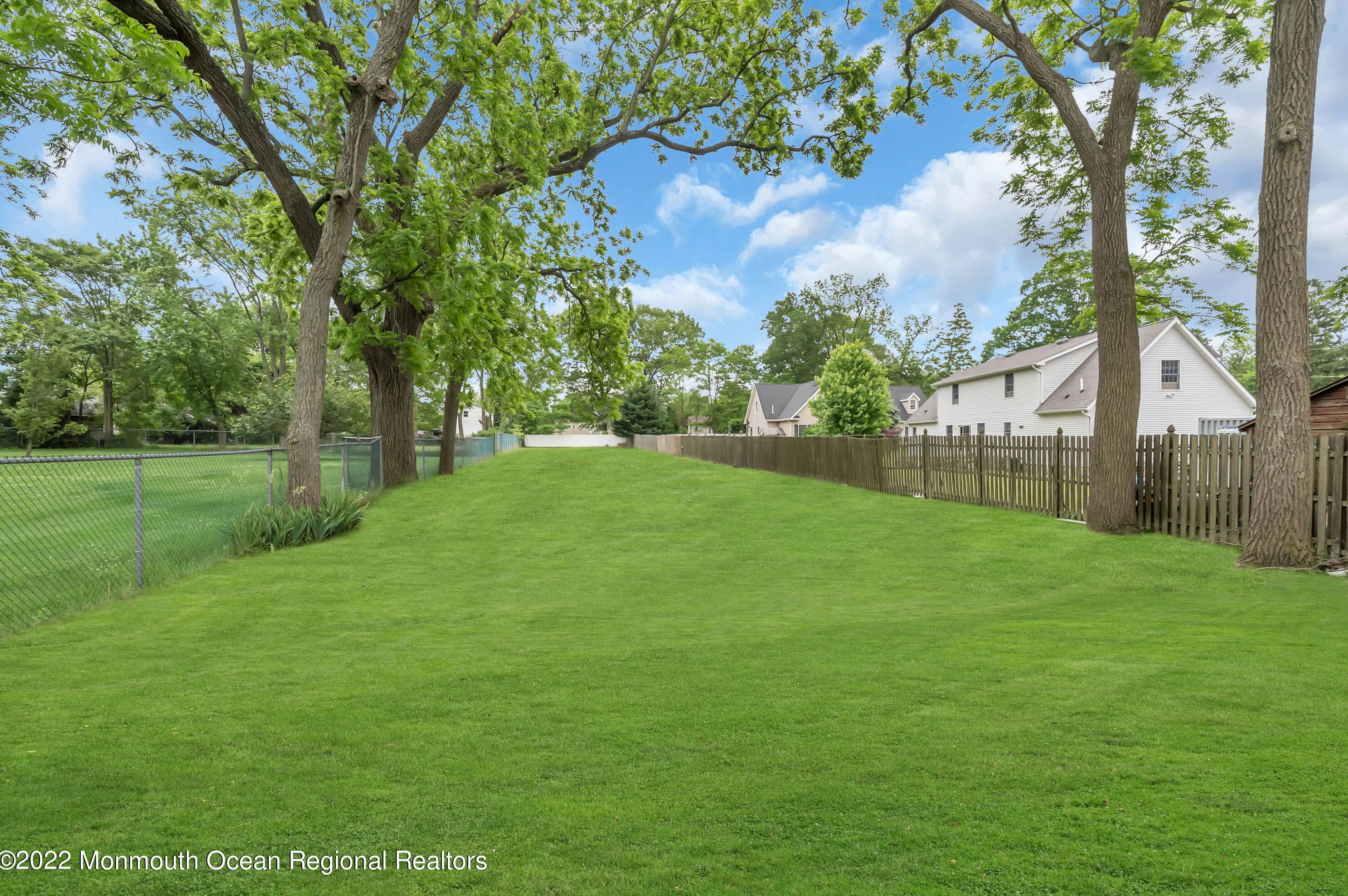 370 Park Ave, Oakhurst NJ  07755-1245 exterior