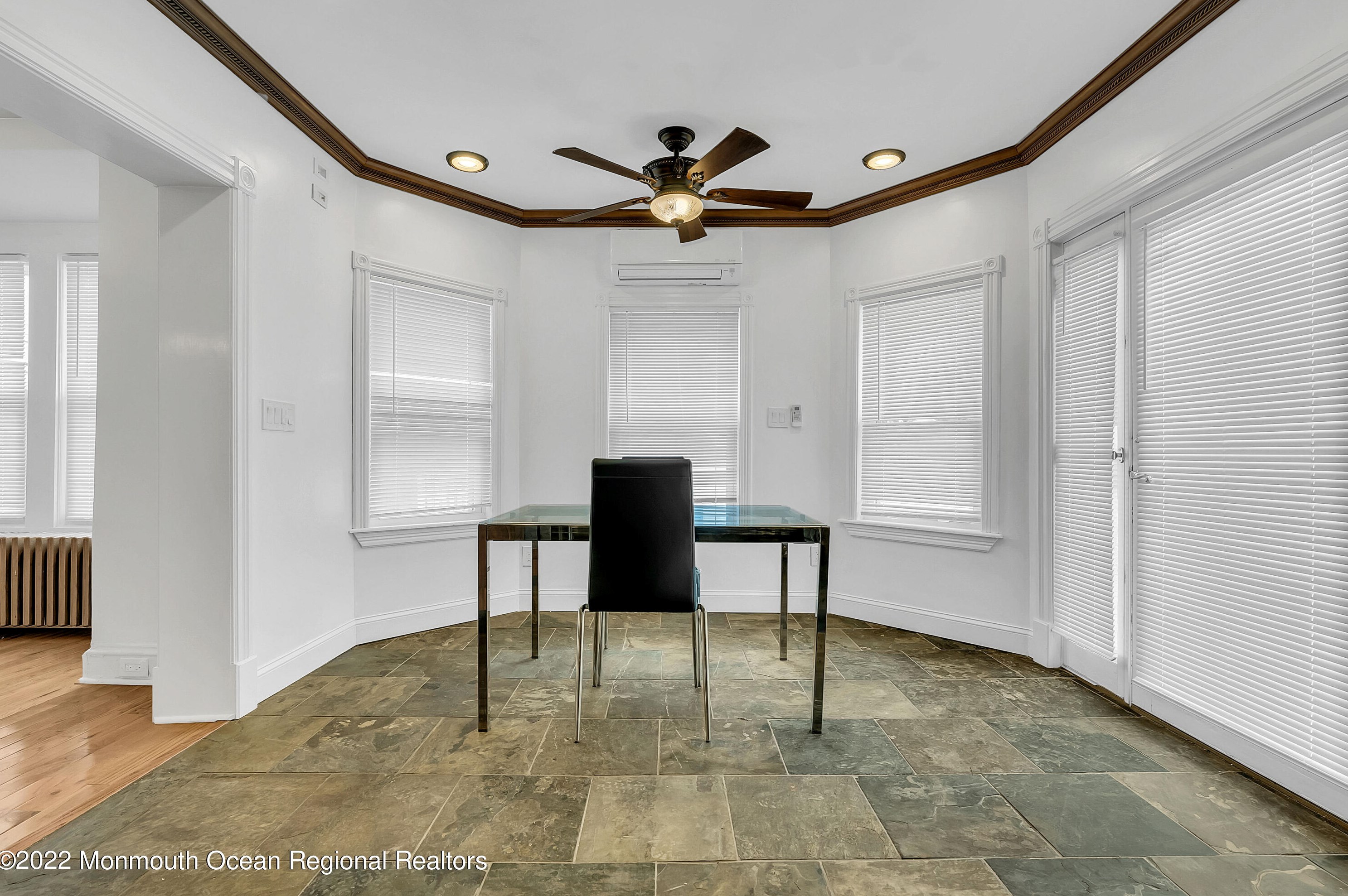 370 Park Ave, Oakhurst NJ  07755-1245 exterior