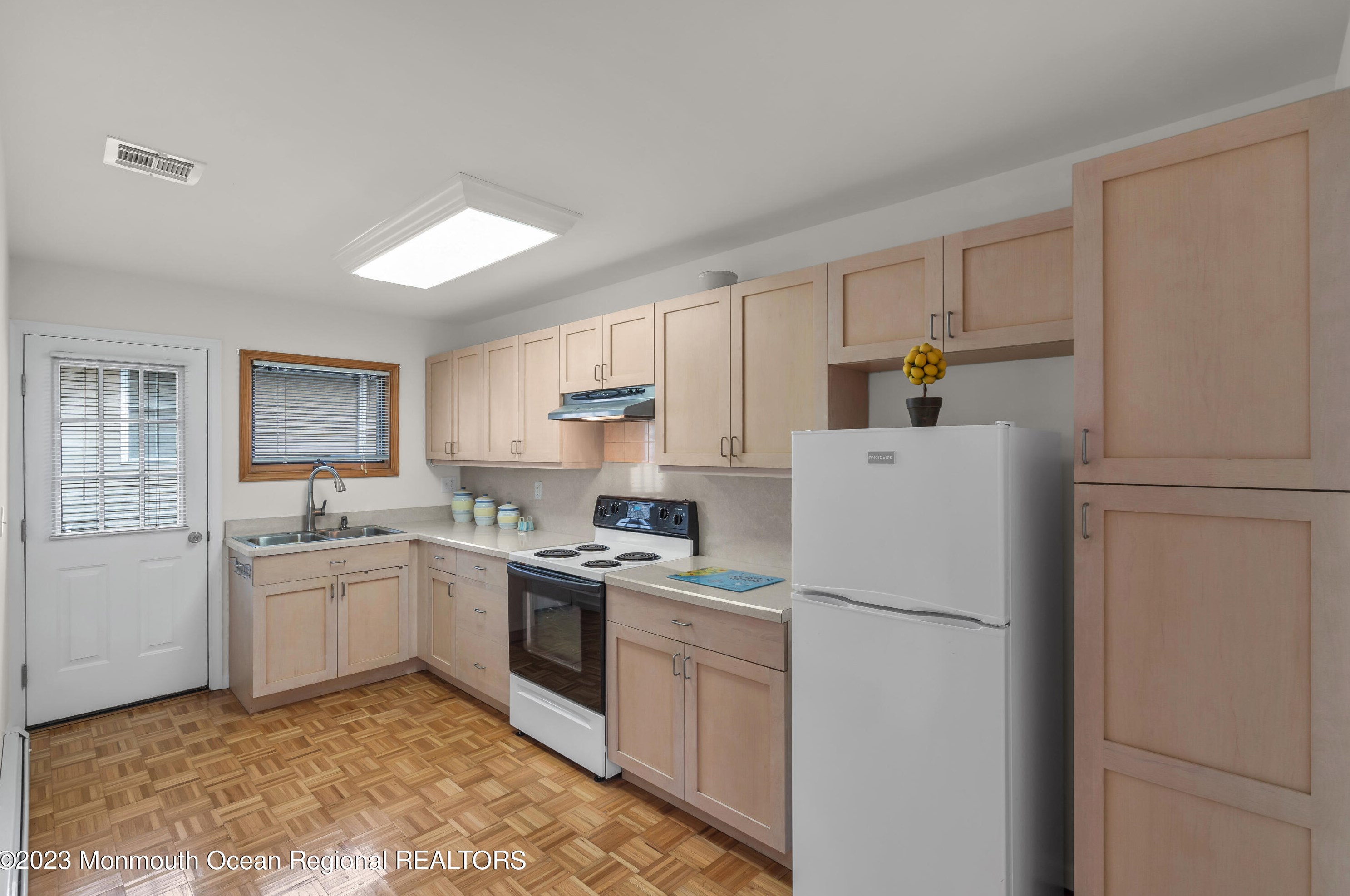 1761 Mt Idenburg Ln, Toms River NJ 08753-1421 exterior