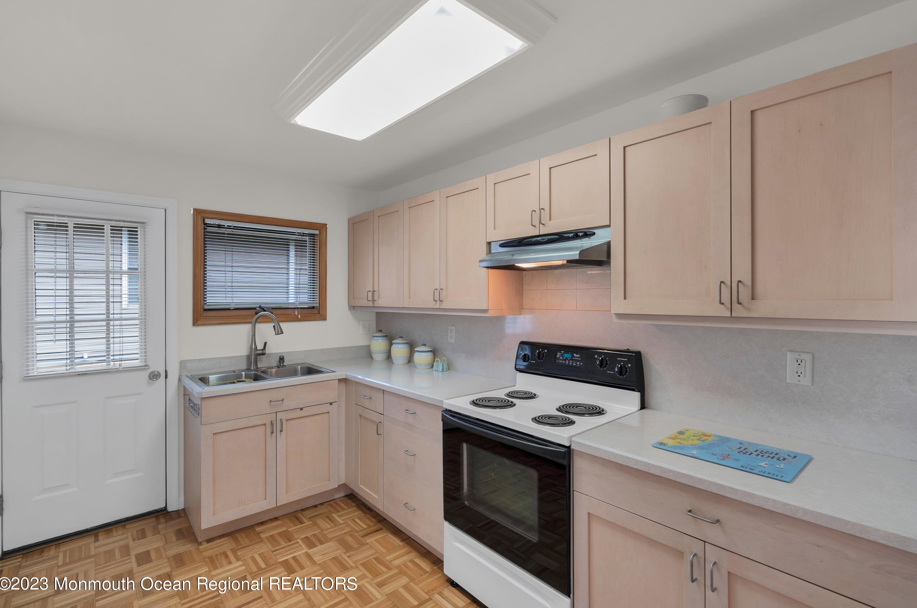 1761 Mt Idenburg Ln, Toms River NJ 08753-1421 exterior