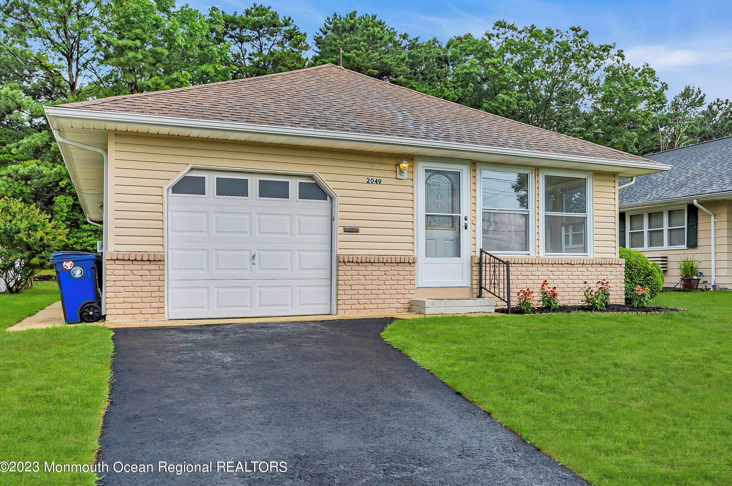 2049 Hovsons Blvd, Toms River NJ  08753-1602 exterior