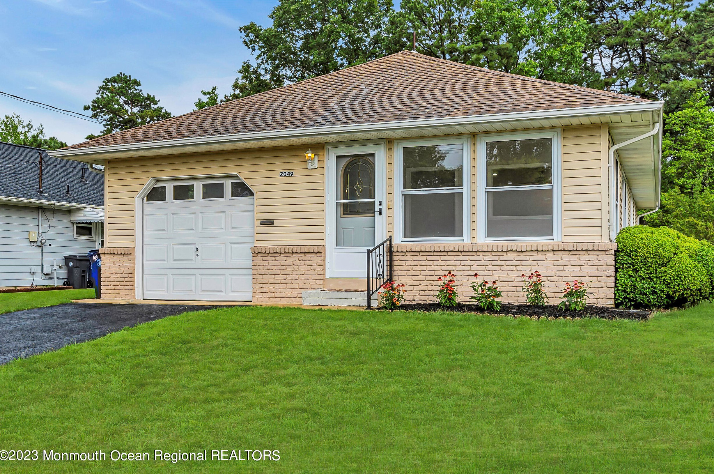 2049 Hovsons Blvd, Toms River NJ  08753-1602 exterior