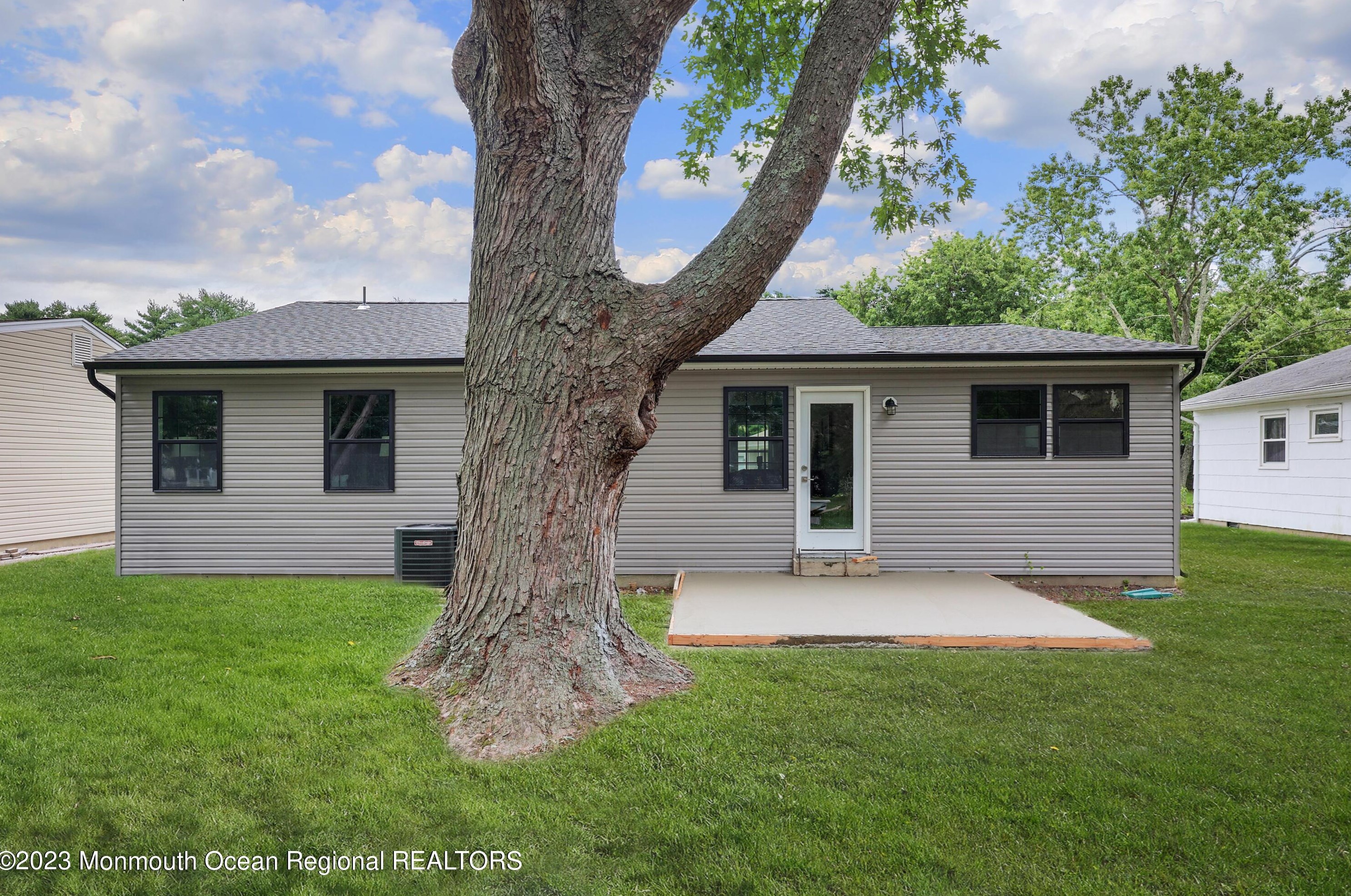 21 Stanford Dr, Toms River NJ  08757-4404 exterior