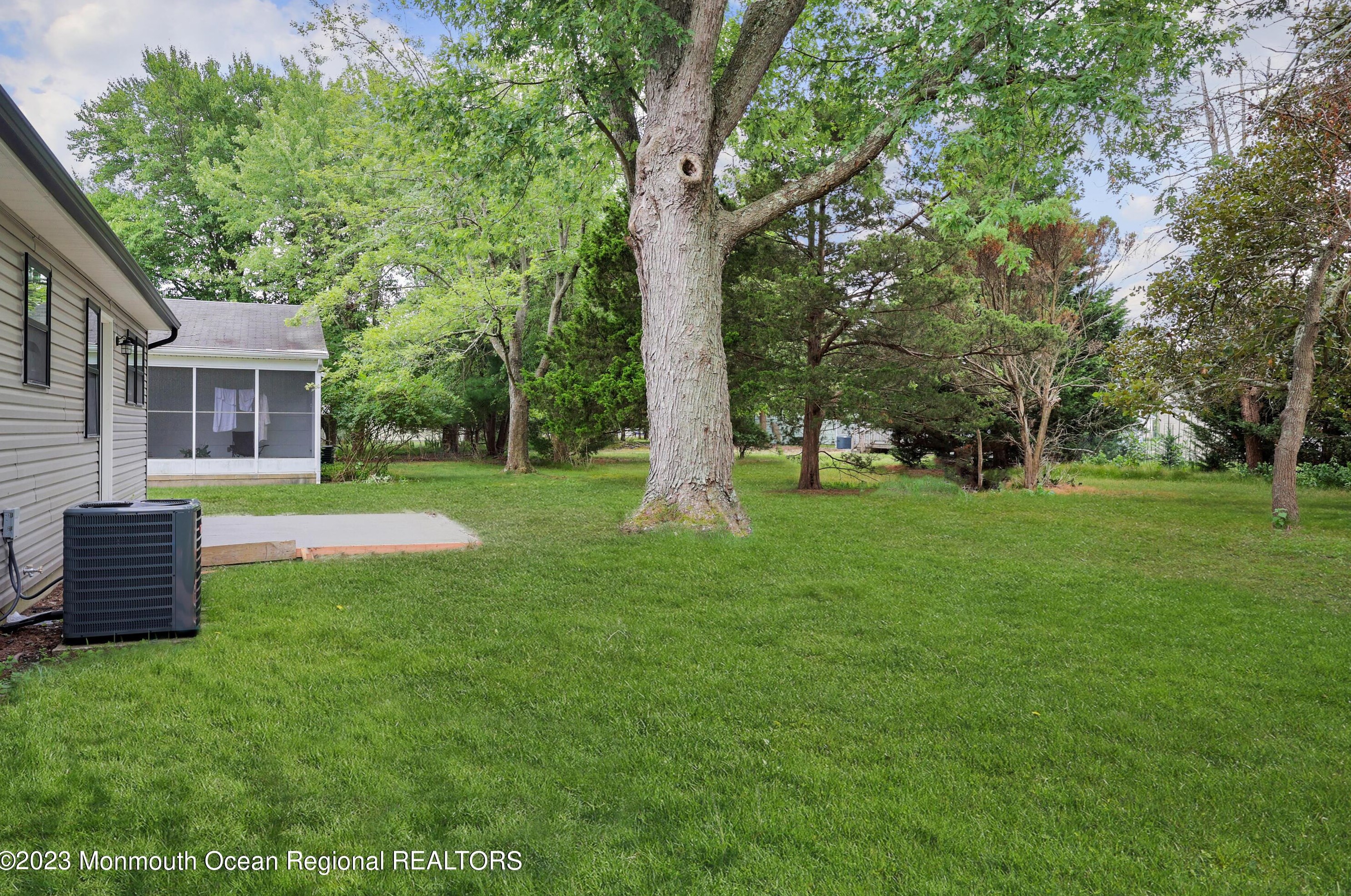 21 Stanford Dr, Toms River NJ  08757-4404 exterior