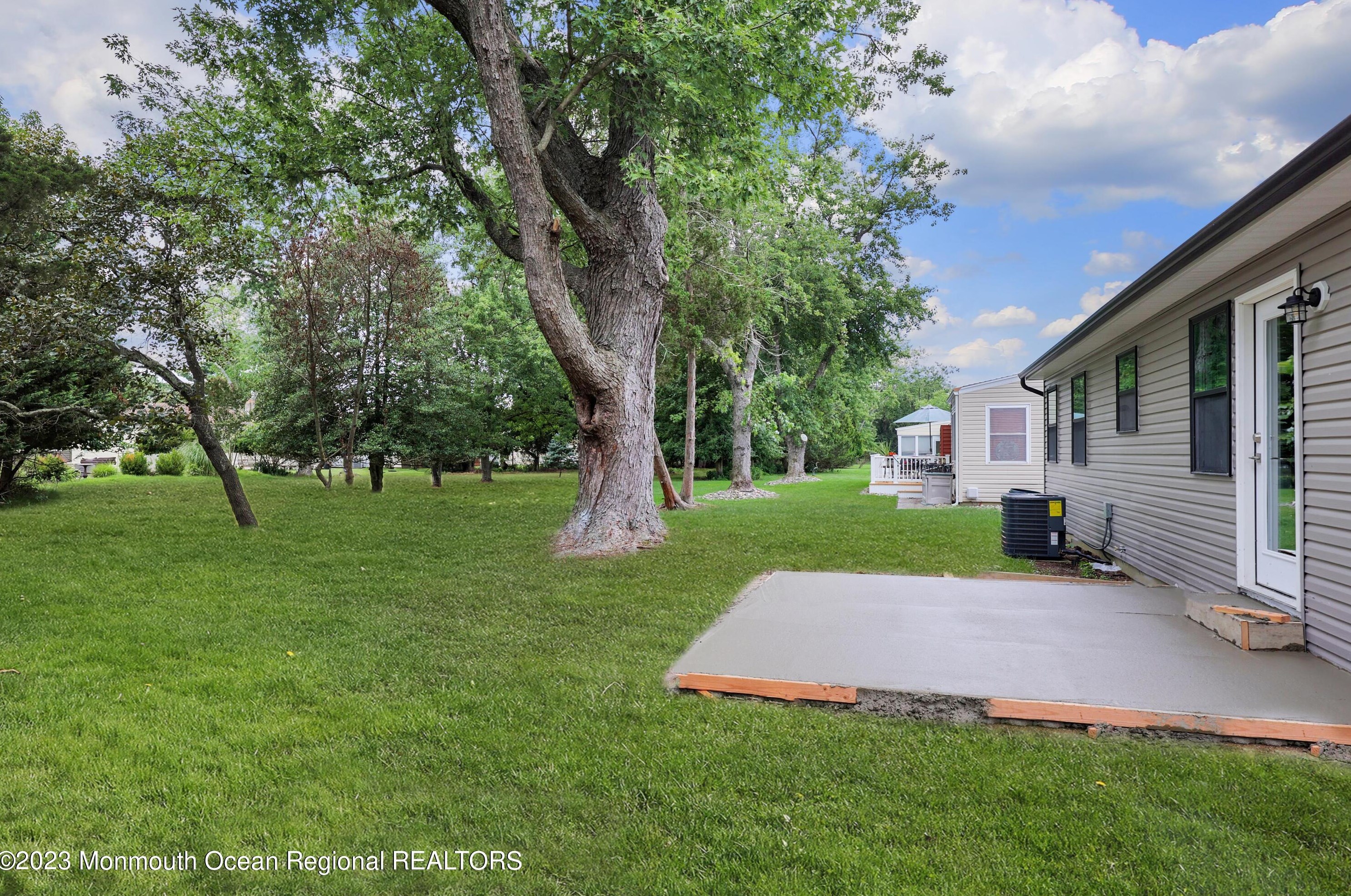 21 Stanford Dr, Toms River NJ  08757-4404 exterior