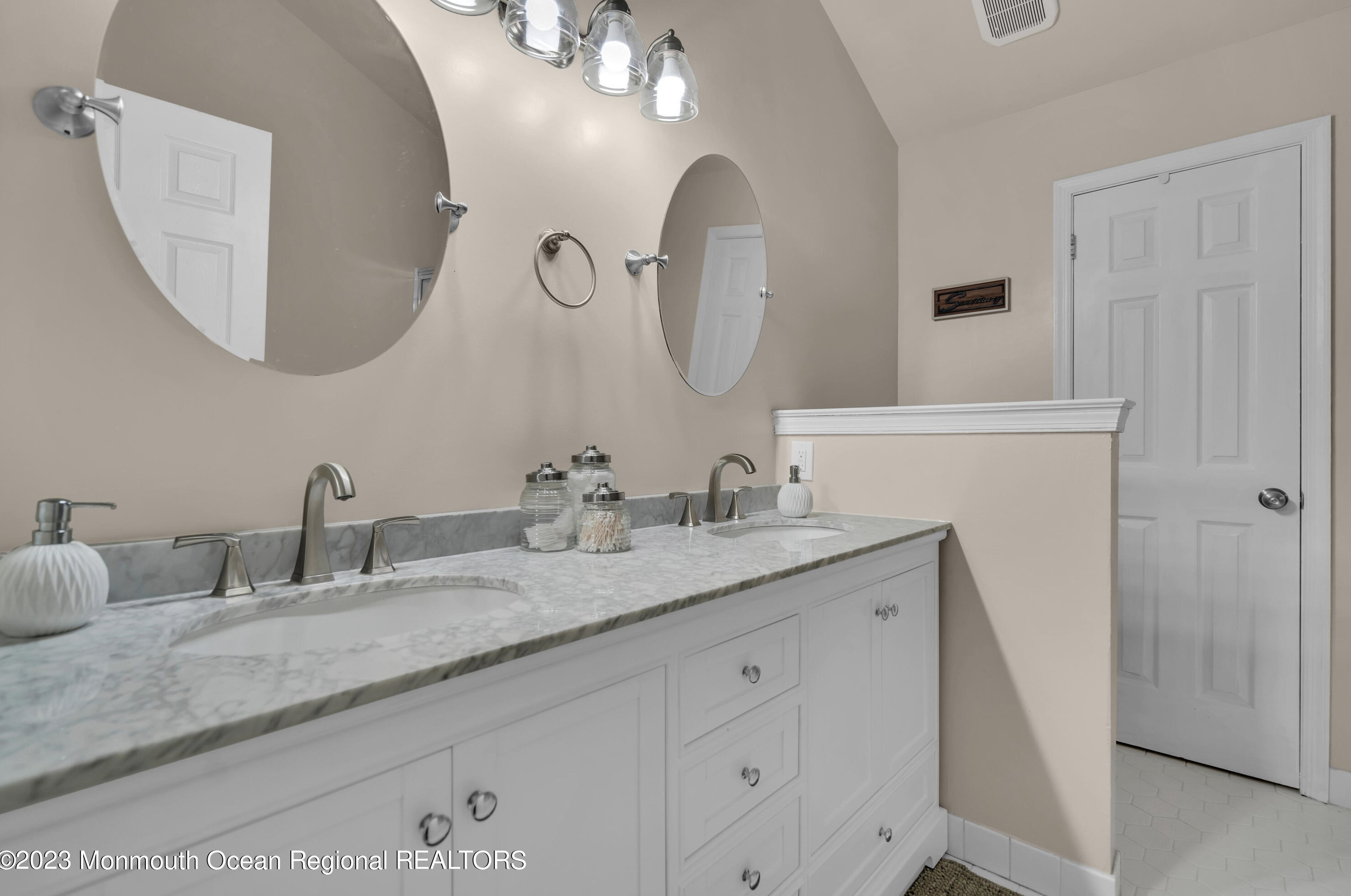 1204 King George Ln, Toms River NJ 08753-3366 exterior