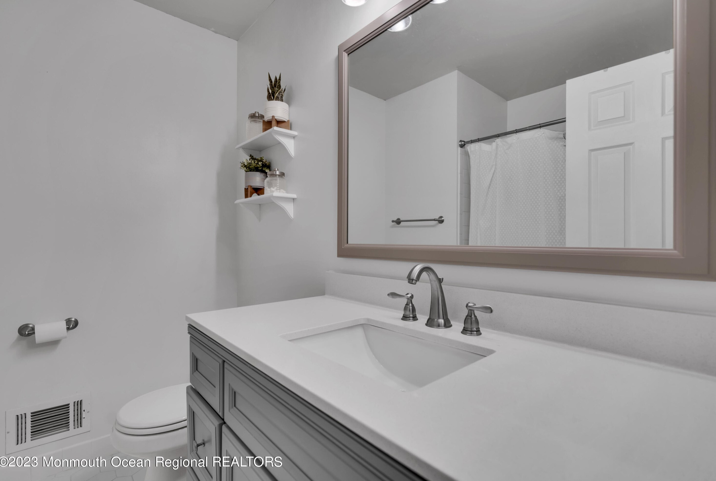 1204 King George Ln, Toms River NJ 08753-3366 exterior