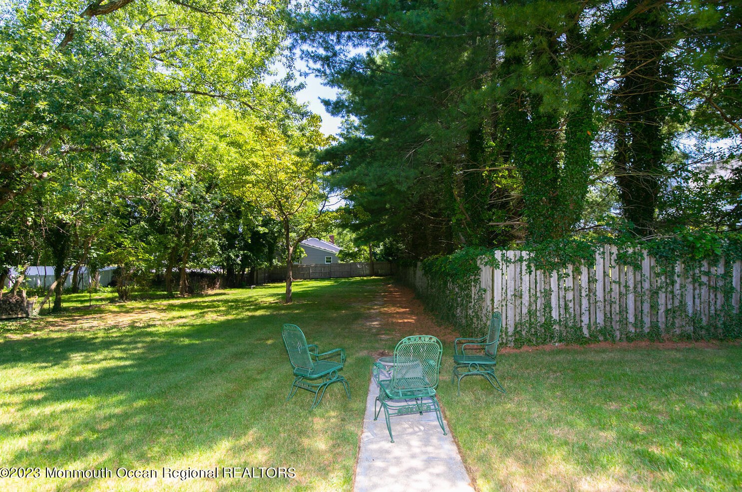 9 Wallace Ave, Oakhurst NJ 07755-1212 exterior