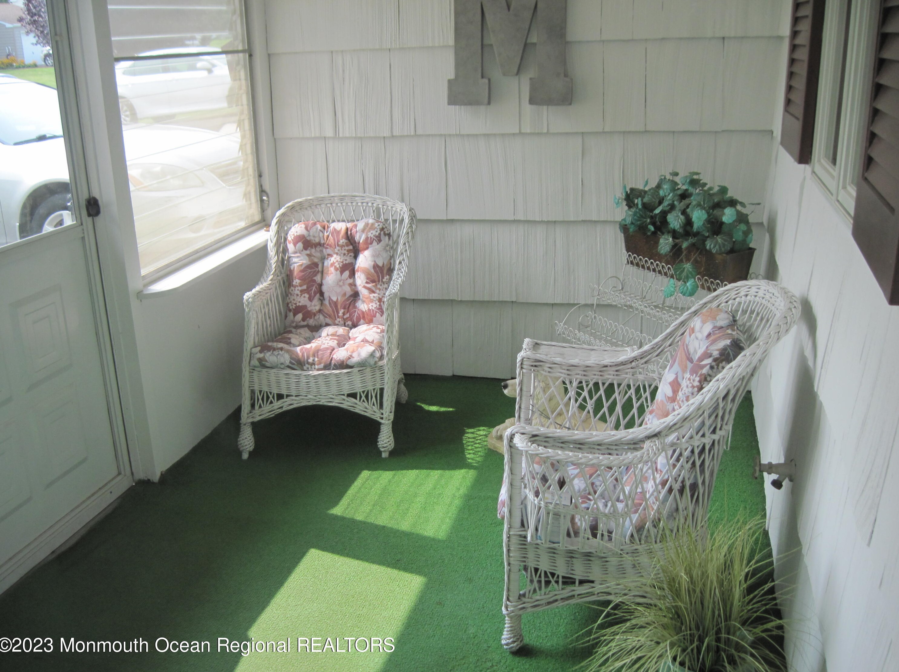 93 Avondale Ln, Matawan NJ 07747-1239 exterior