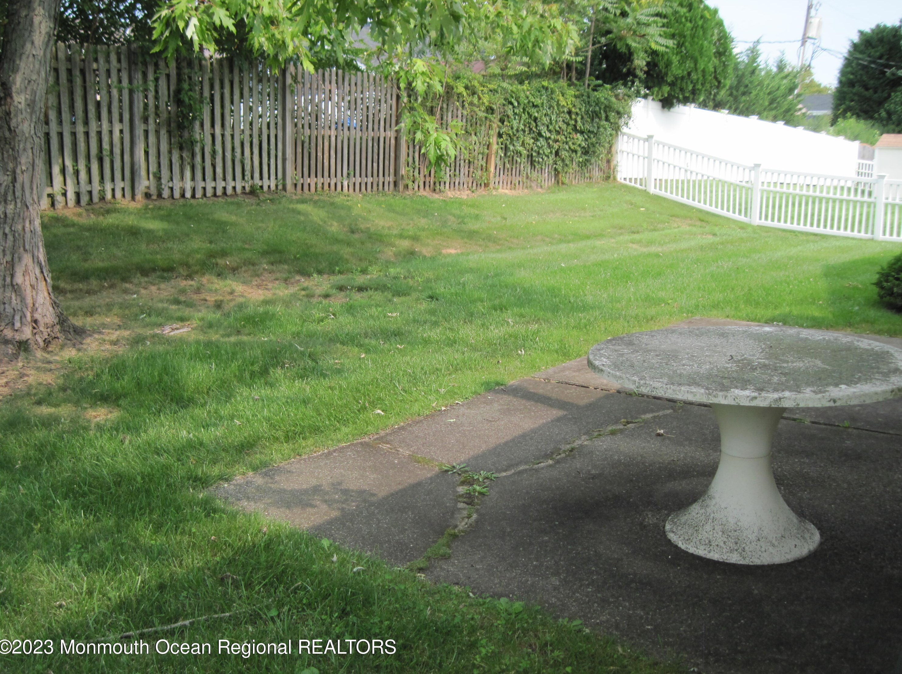 93 Avondale Ln, Matawan NJ 07747-1239 exterior