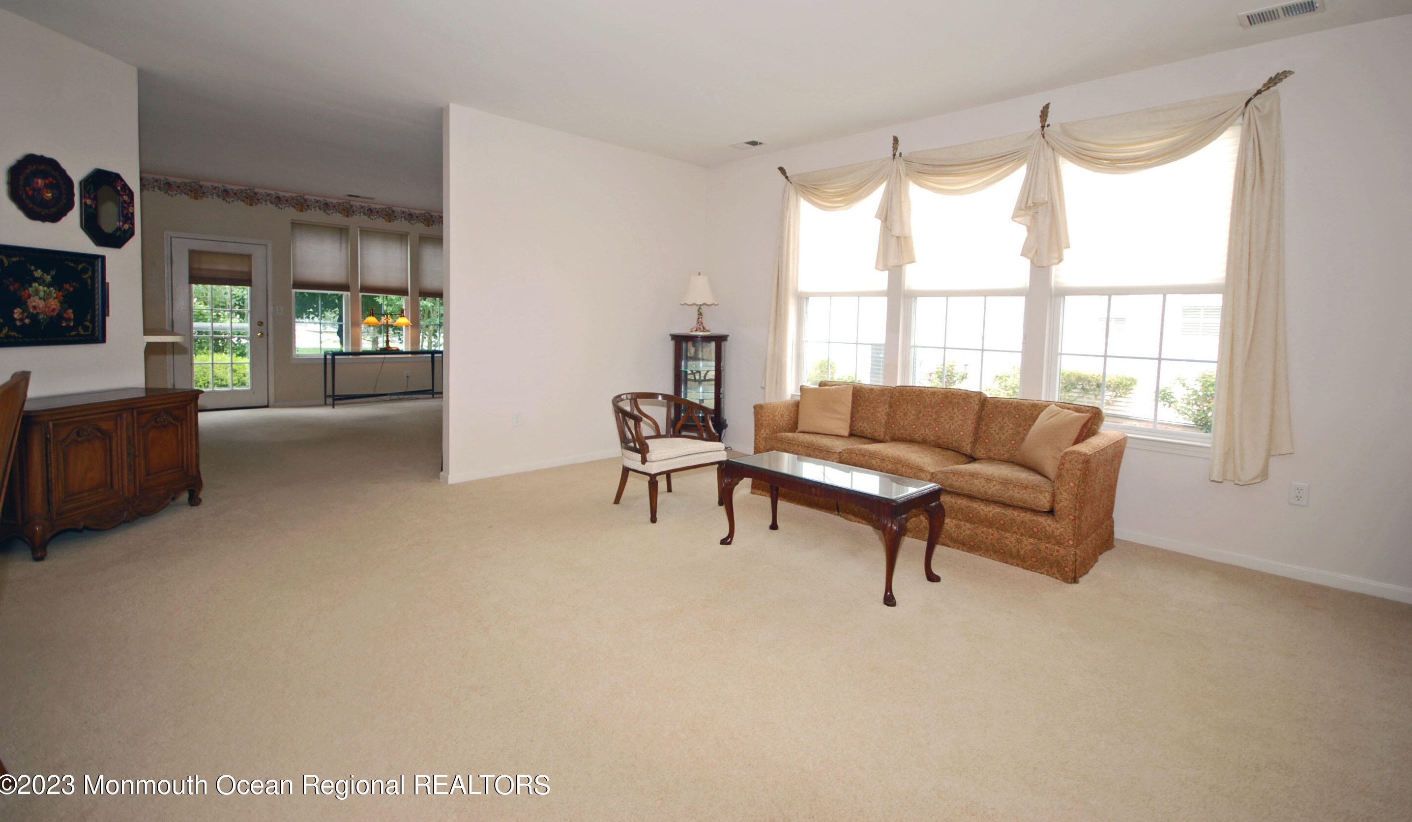 27 Plantation Way, Upper Freehold NJ 08501-1870 exterior