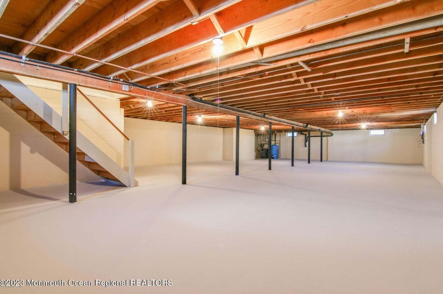 1 Marie Elaine Ct, Oakhurst NJ 07755-1483 exterior