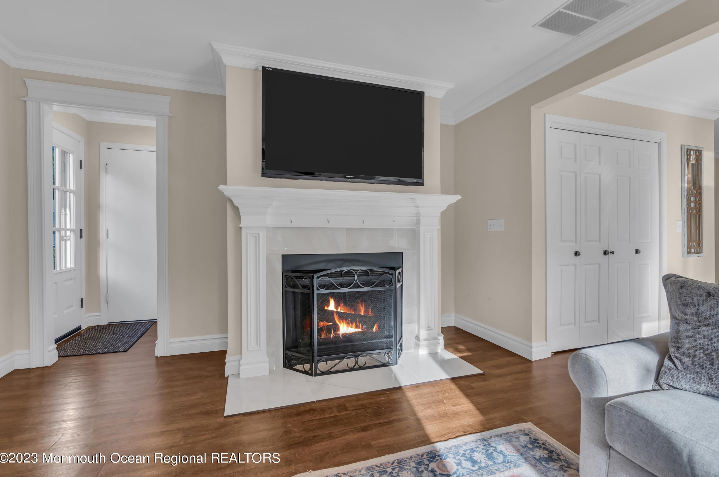 1 Marie Elaine Ct, Oakhurst NJ 07755-1483 exterior