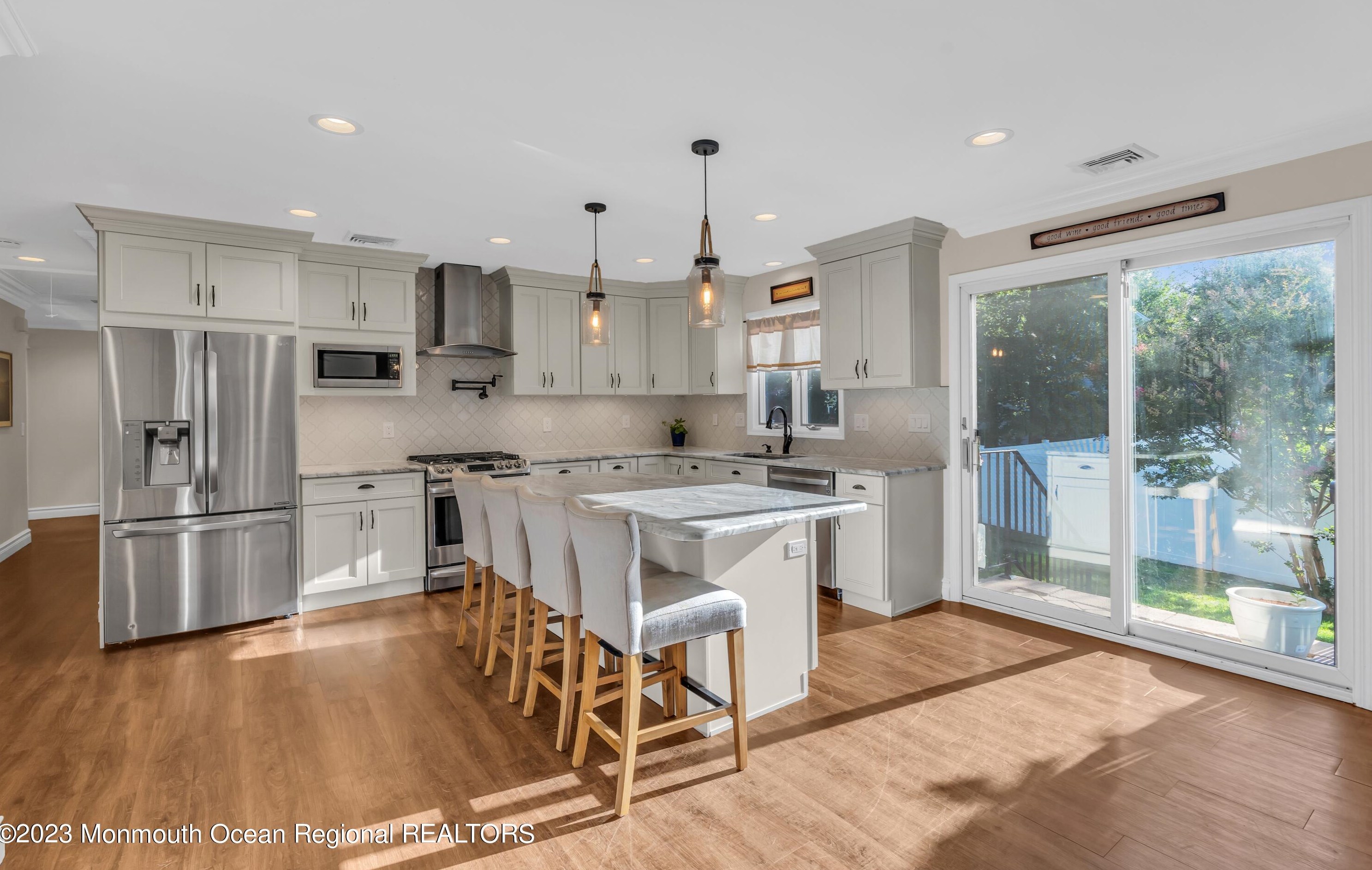 1 Marie Elaine Ct, Oakhurst NJ 07755-1483 exterior