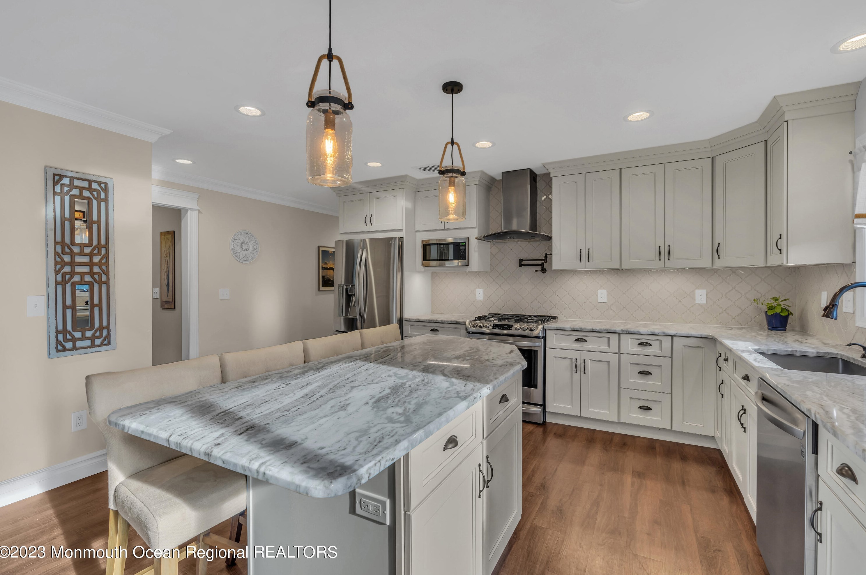 1 Marie Elaine Ct, Oakhurst NJ 07755-1483 exterior