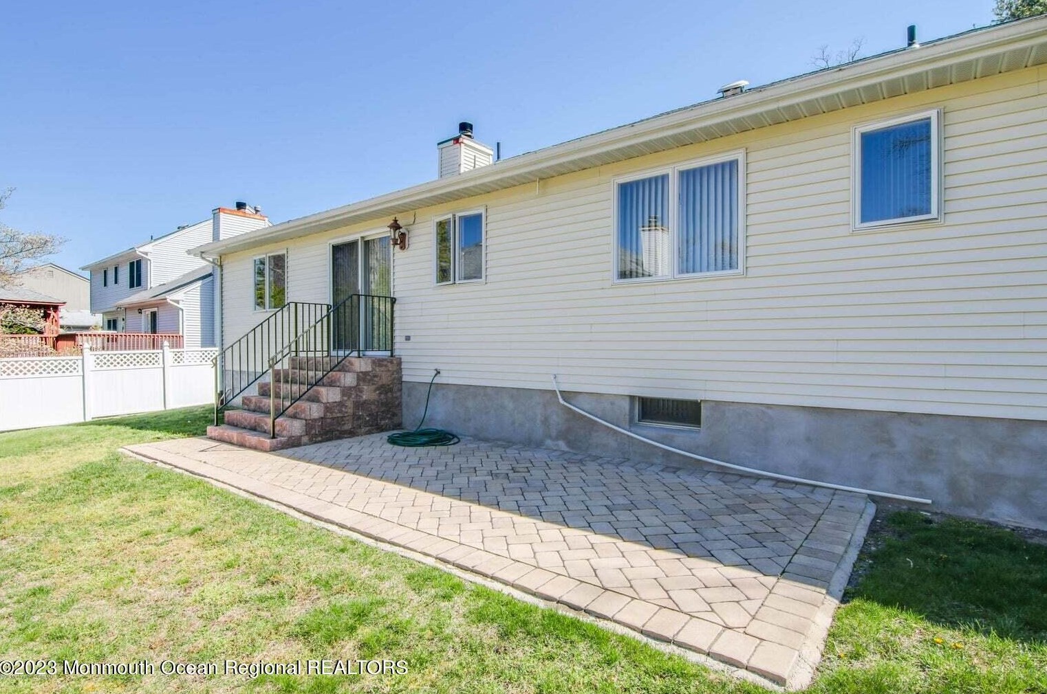 1 Marie Elaine Ct, Oakhurst NJ 07755-1483 exterior