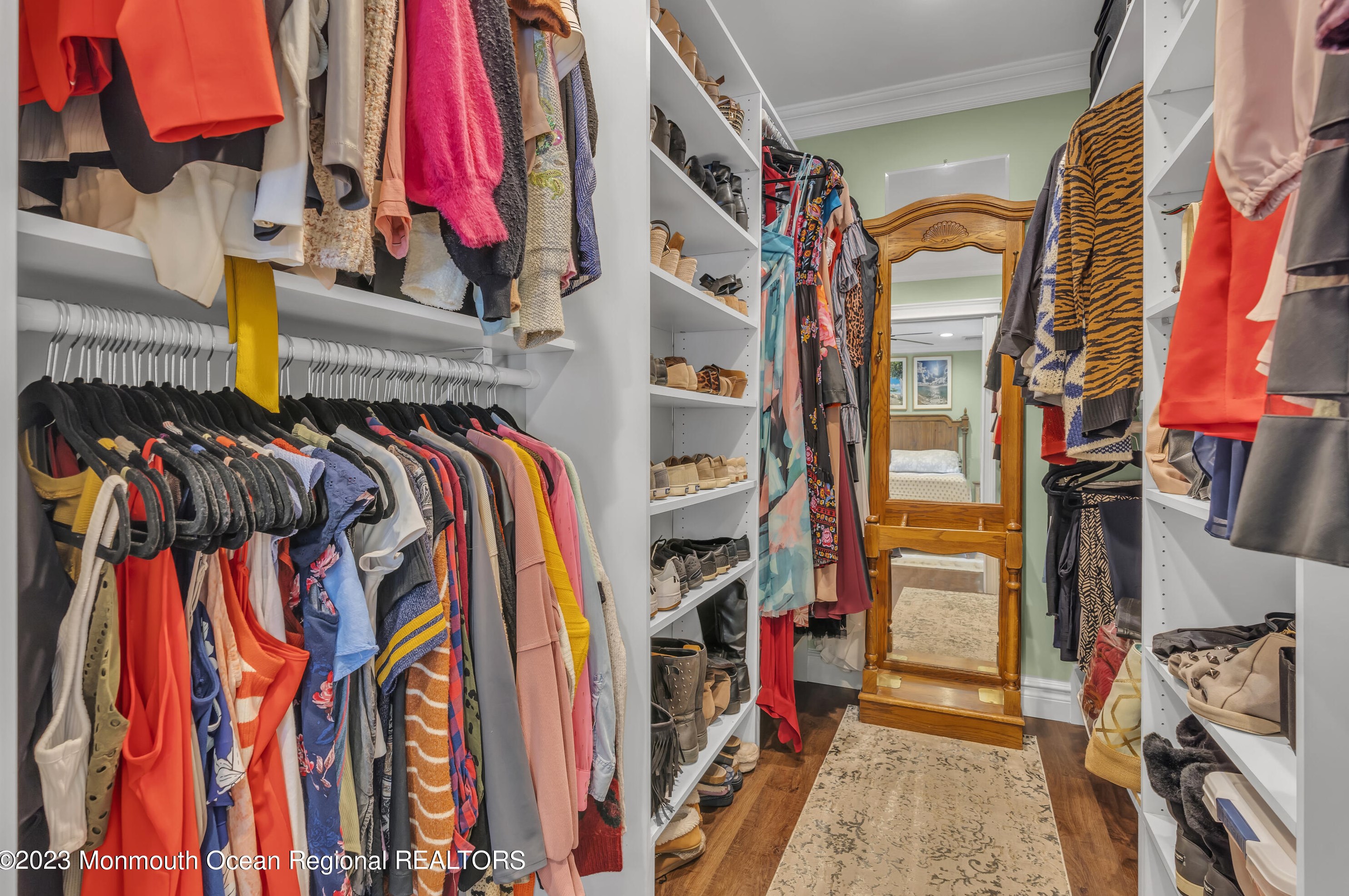 1 Marie Elaine Ct, Oakhurst NJ 07755-1483 exterior