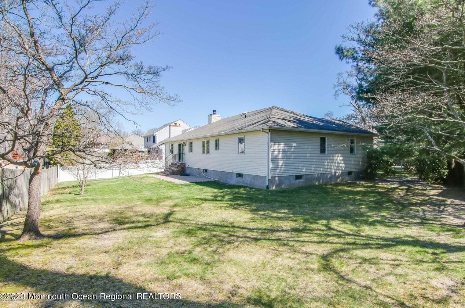 1 Marie Elaine Ct, Oakhurst NJ 07755-1483 exterior