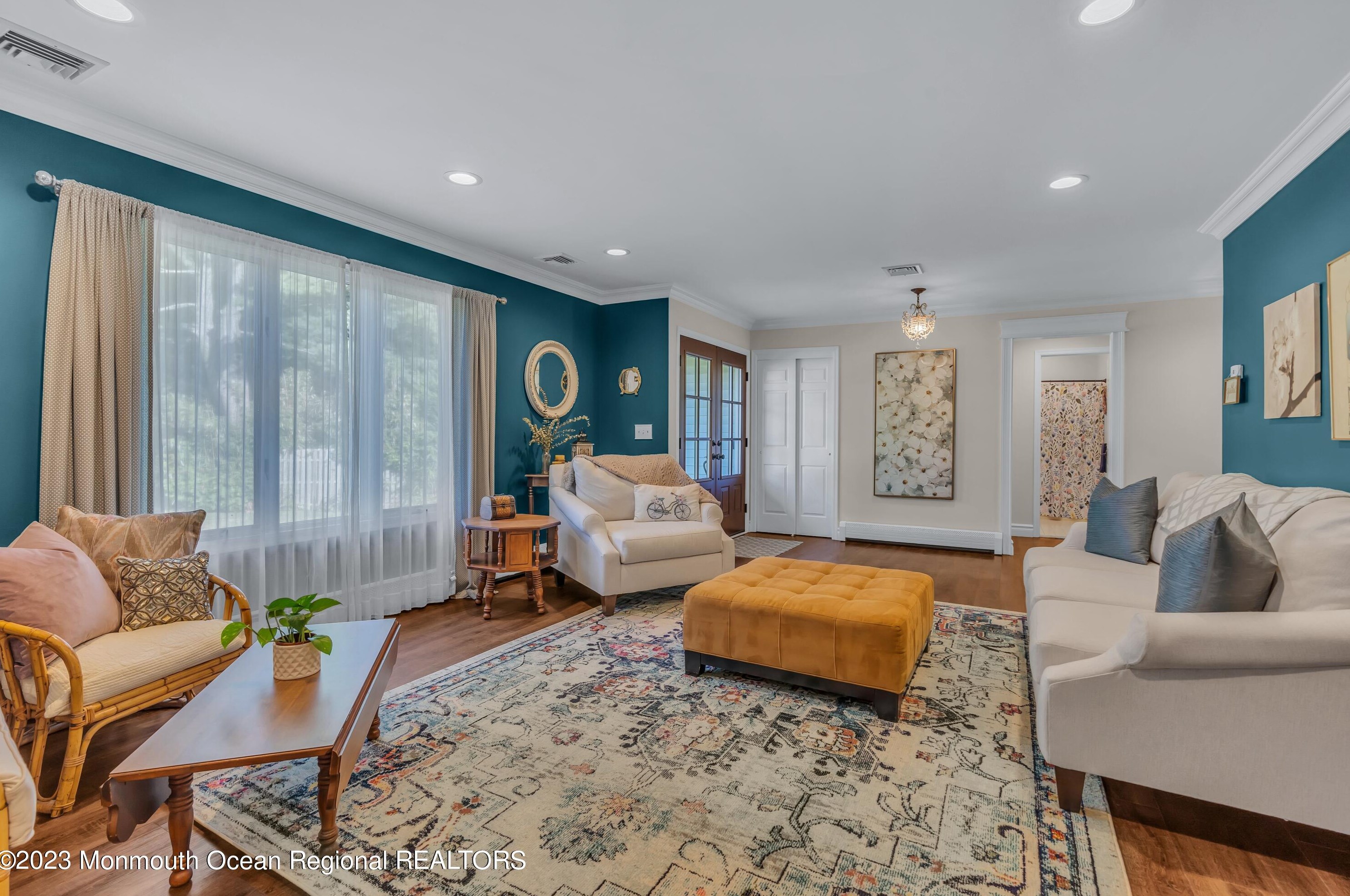 1 Marie Elaine Ct, Oakhurst NJ 07755-1483 exterior