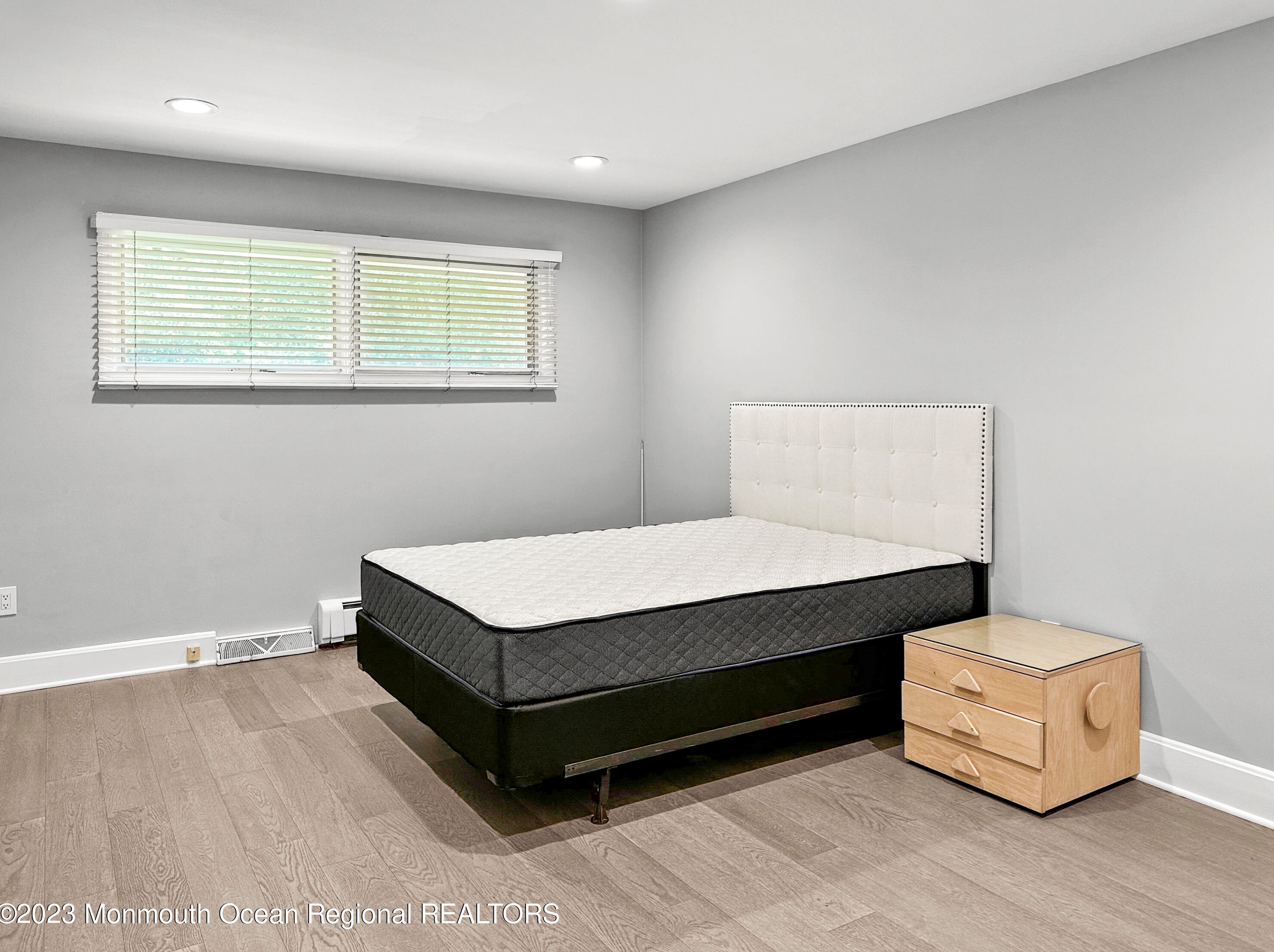 208 Maplewood Ave, Oakhurst NJ 07755-1618 exterior