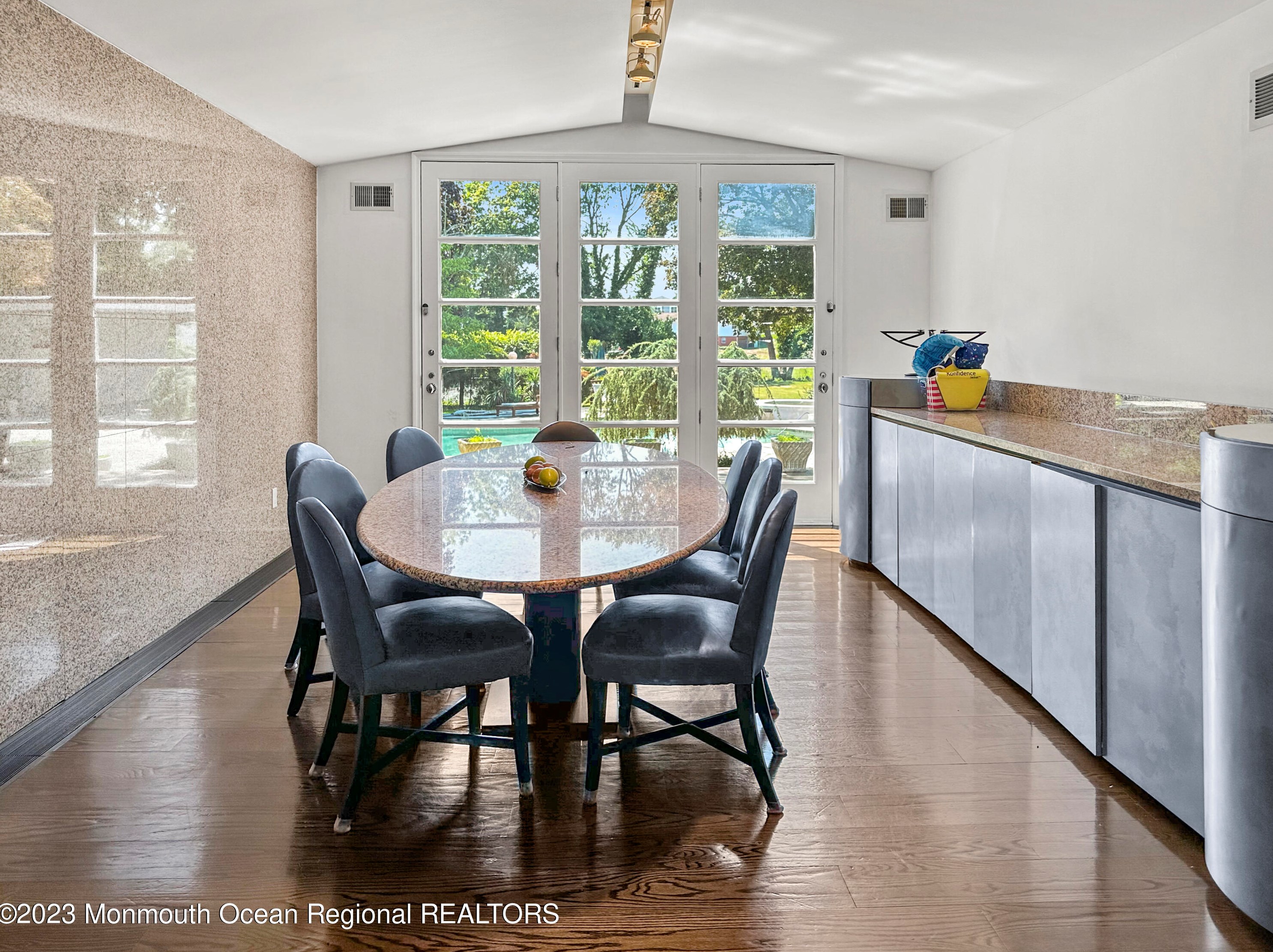 208 Maplewood Ave, Oakhurst NJ 07755-1618 exterior