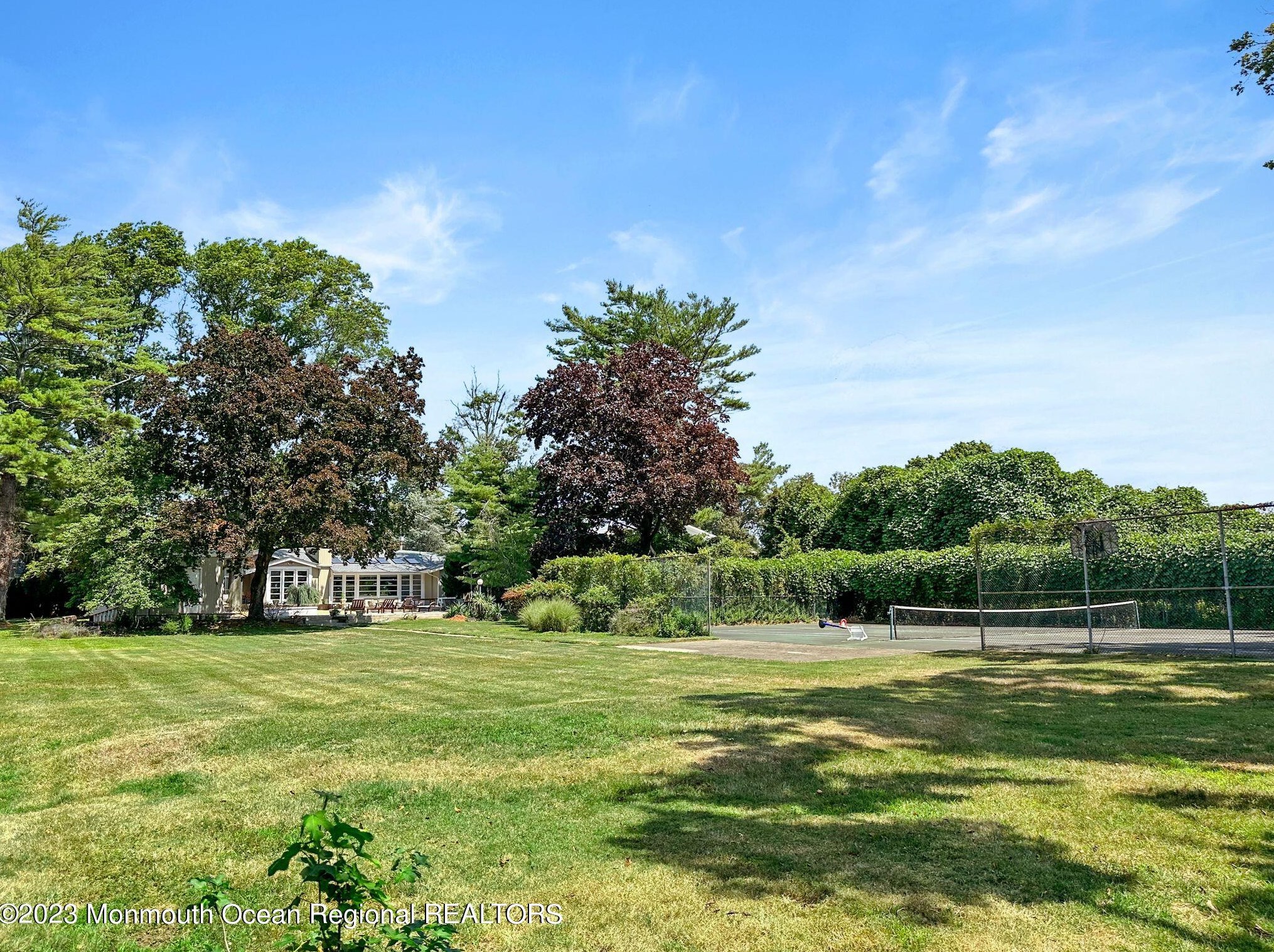 208 Maplewood Ave, Oakhurst NJ 07755-1618 exterior