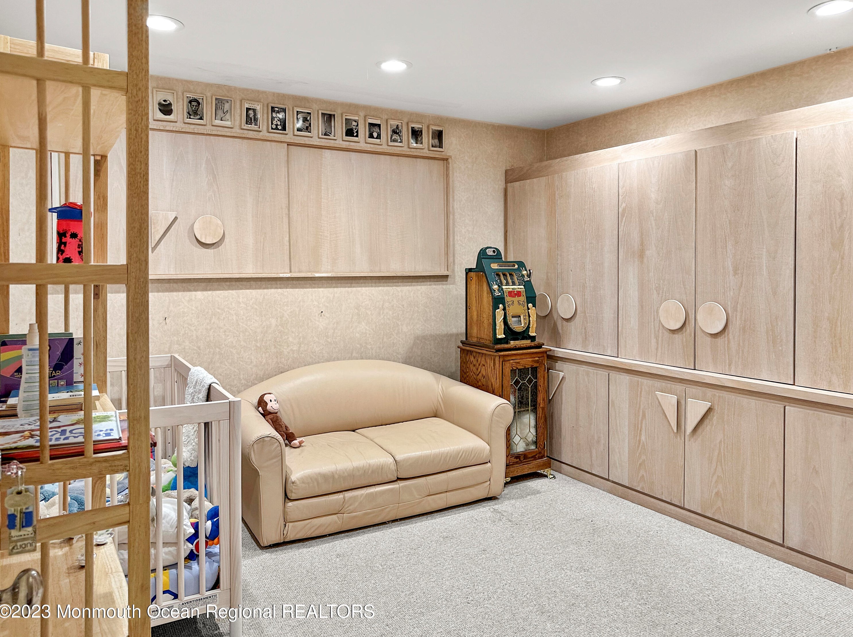 208 Maplewood Ave, Oakhurst NJ 07755-1618 exterior